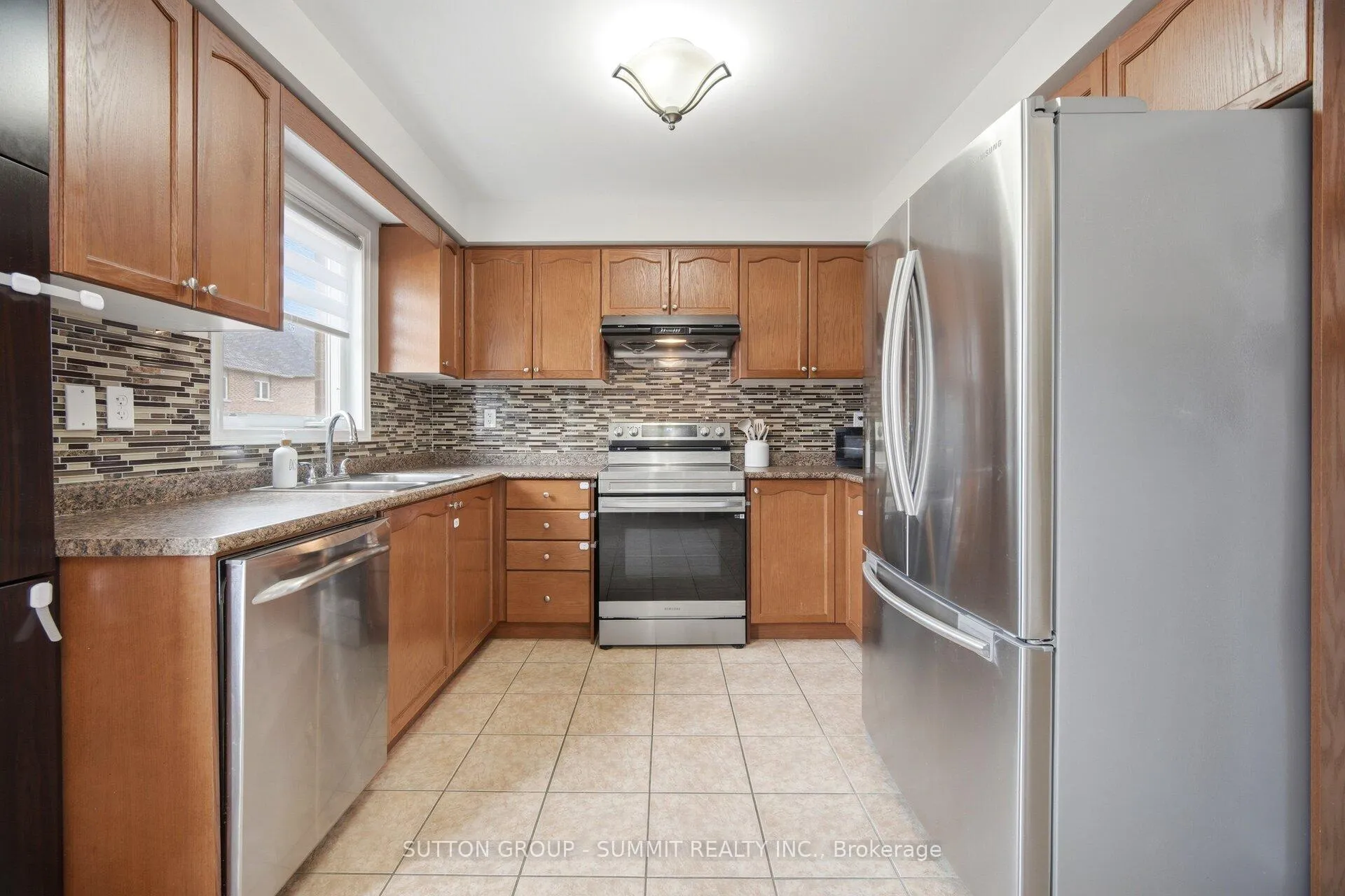 Photo 9 of 100 Burnstown Circle, Brampton, Bram East — HOMEH