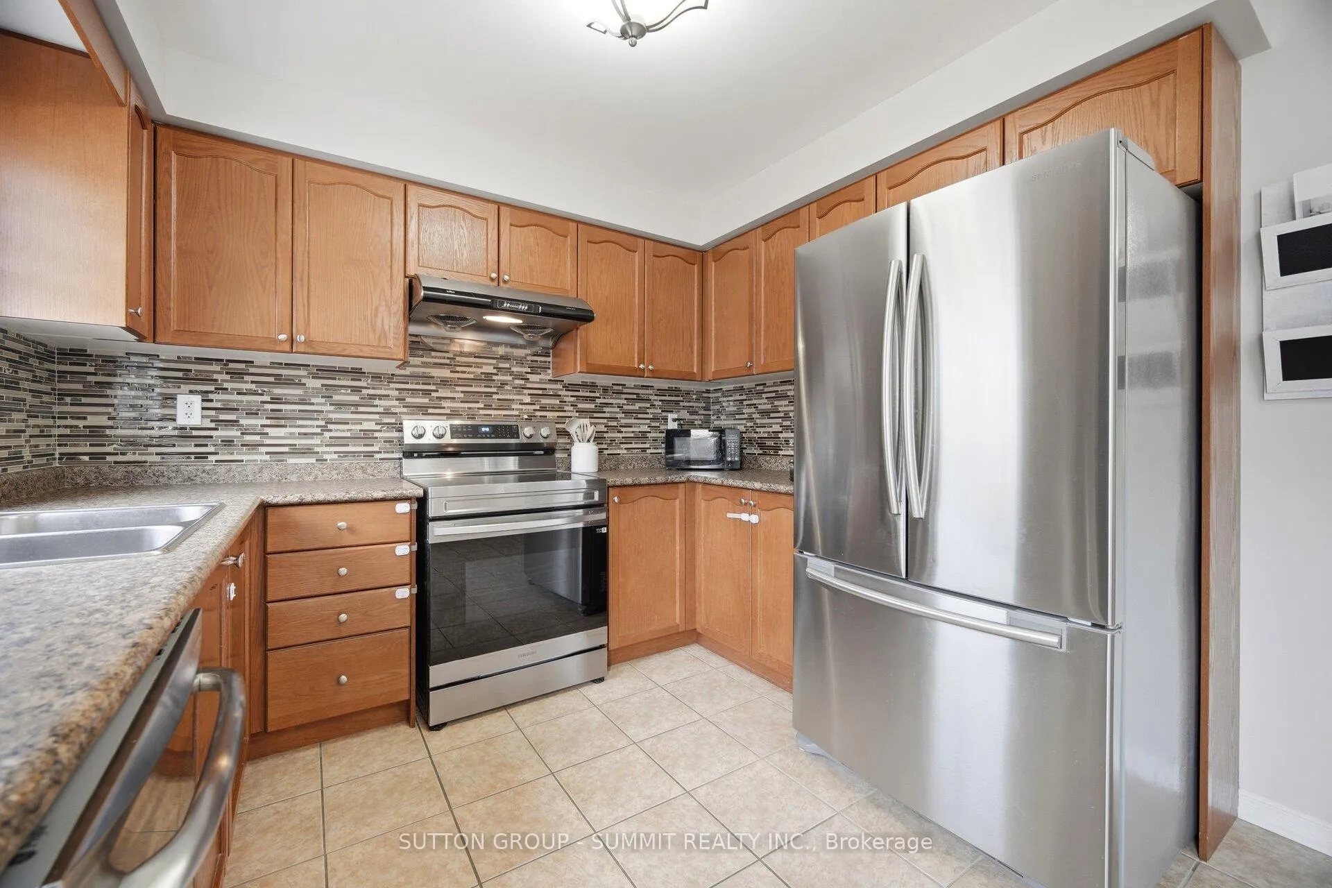Photo 11 of 100 Burnstown Circle, Brampton, Bram East — HOMEH