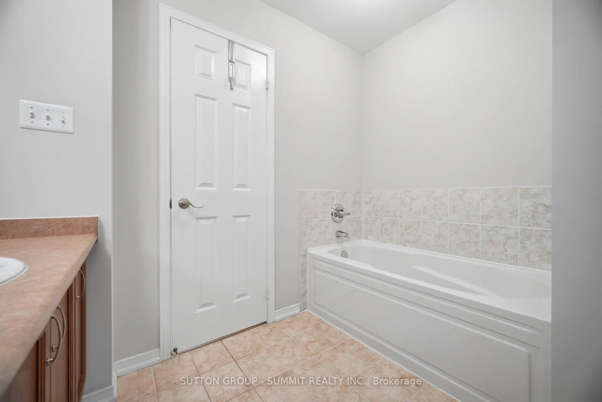 Photo 27 of 100 Burnstown Circle, Brampton, Bram East — HOMEH