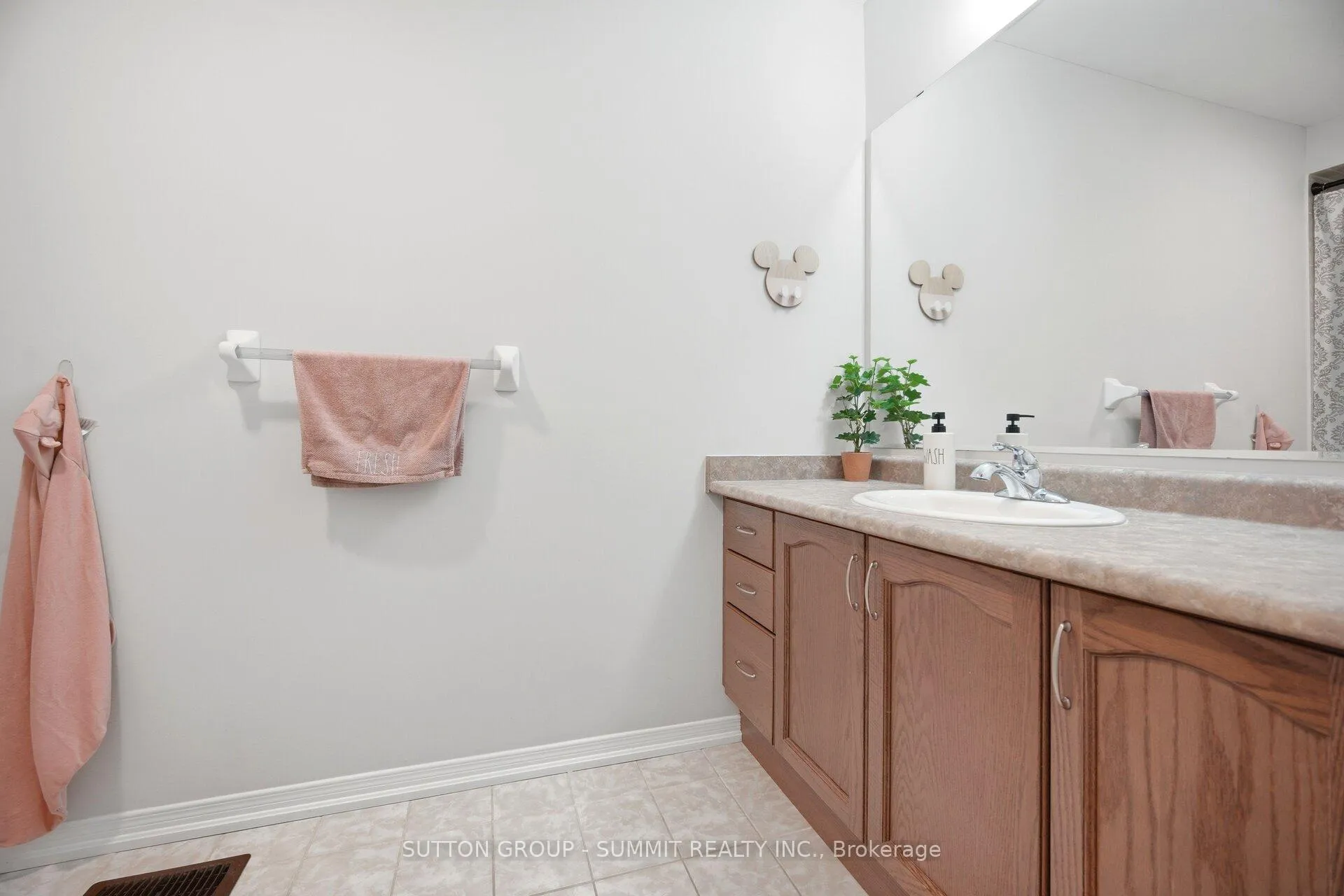 Photo 33 of 100 Burnstown Circle, Brampton, Bram East — HOMEH