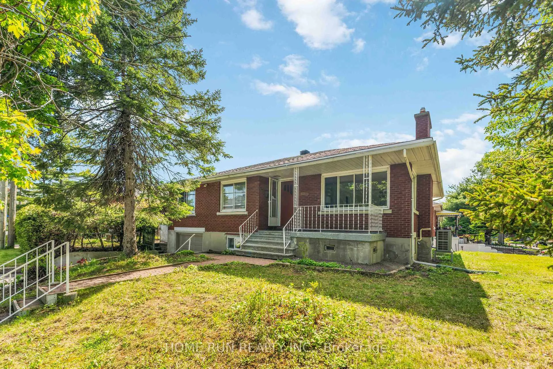 Photo 2 of 1530 Clementine Boulevard W, Ottawa, Billings Bridge — HOMEH