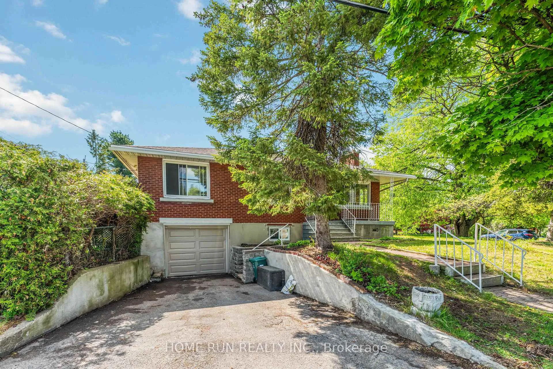 Photo 3 of 1530 Clementine Boulevard W, Ottawa, Billings Bridge — HOMEH