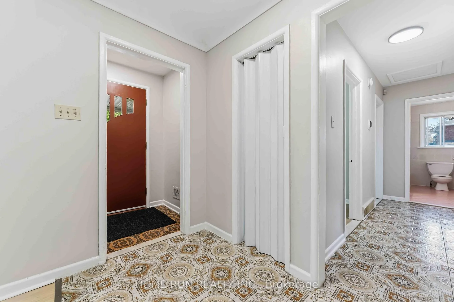 Photo 6 of 1530 Clementine Boulevard W, Ottawa, Billings Bridge — HOMEH
