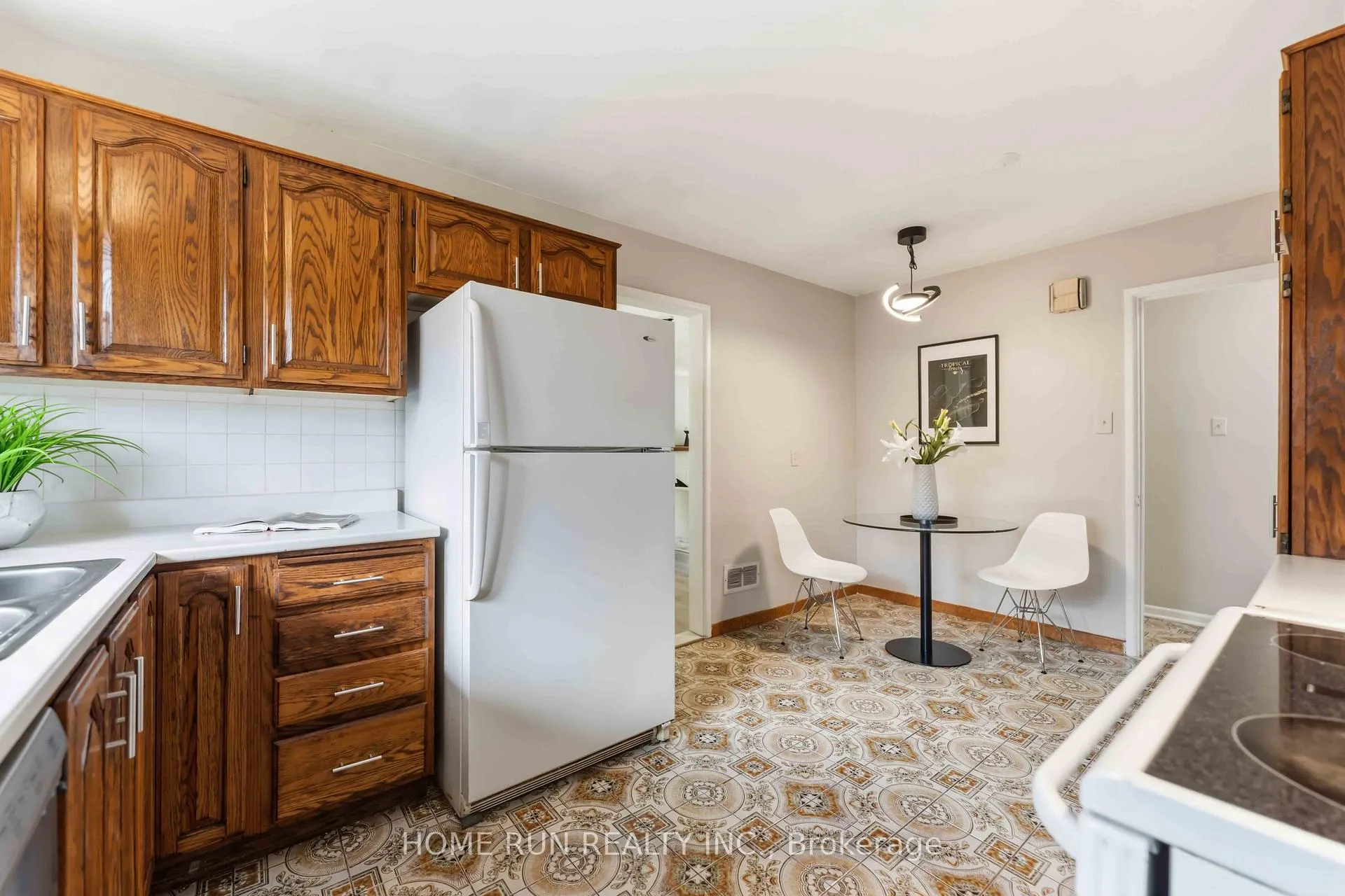 Photo 14 of 1530 Clementine Boulevard W, Ottawa, Billings Bridge — HOMEH