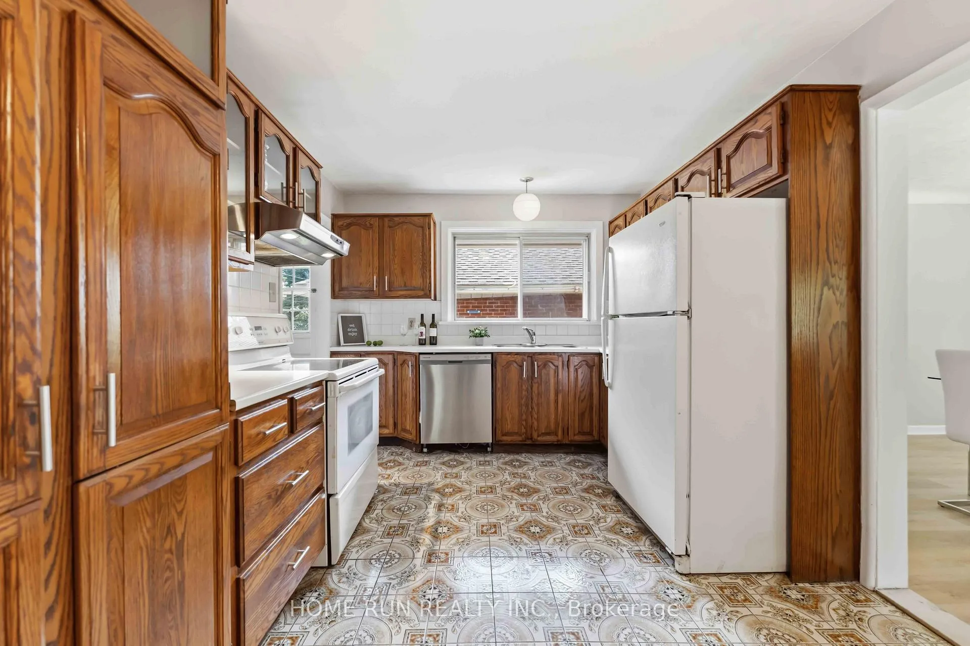 Photo 16 of 1530 Clementine Boulevard W, Ottawa, Billings Bridge — HOMEH