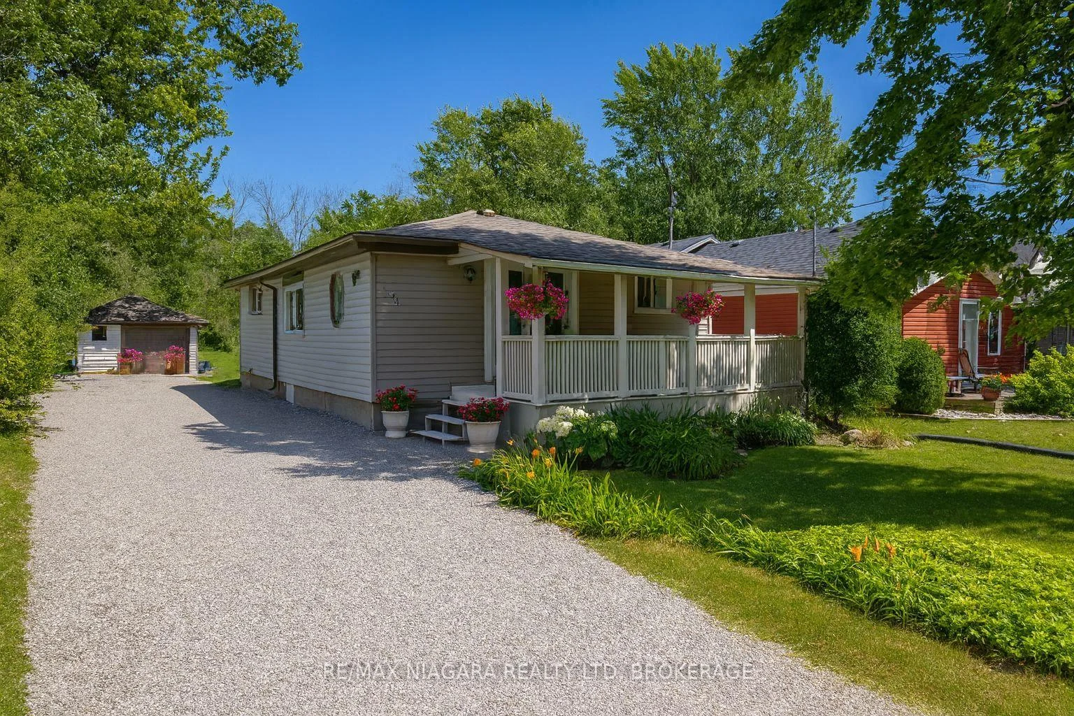 Photo 3 of 434 Crescent Road, Fort Erie, Crescent Park — HOMEH