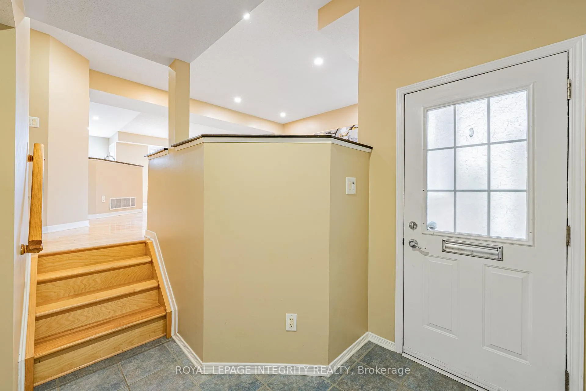 Photo 5 of 1213 Clyde Avenue, Ottawa, Central Park — HOMEH