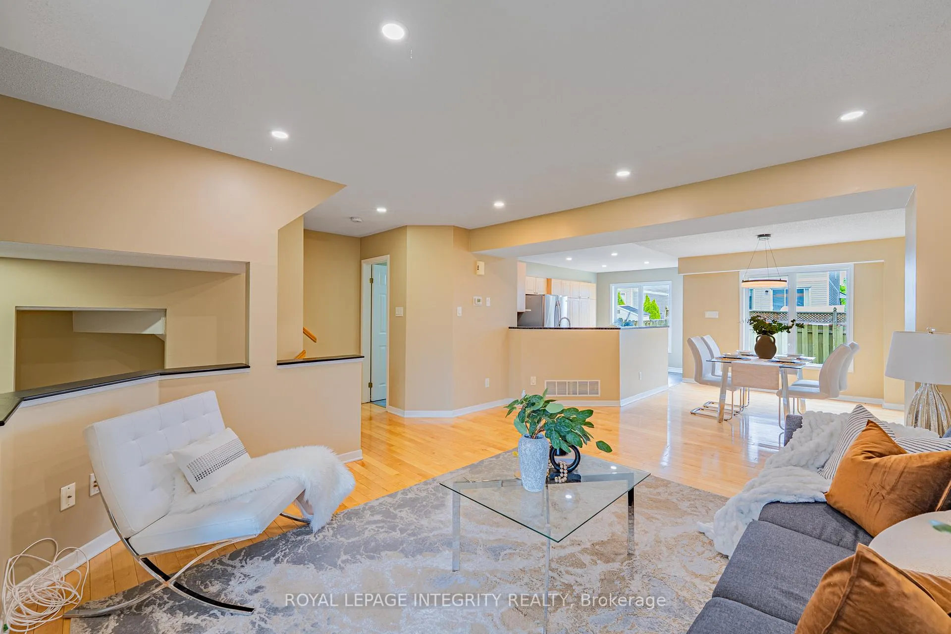 Photo 9 of 1213 Clyde Avenue, Ottawa, Central Park — HOMEH