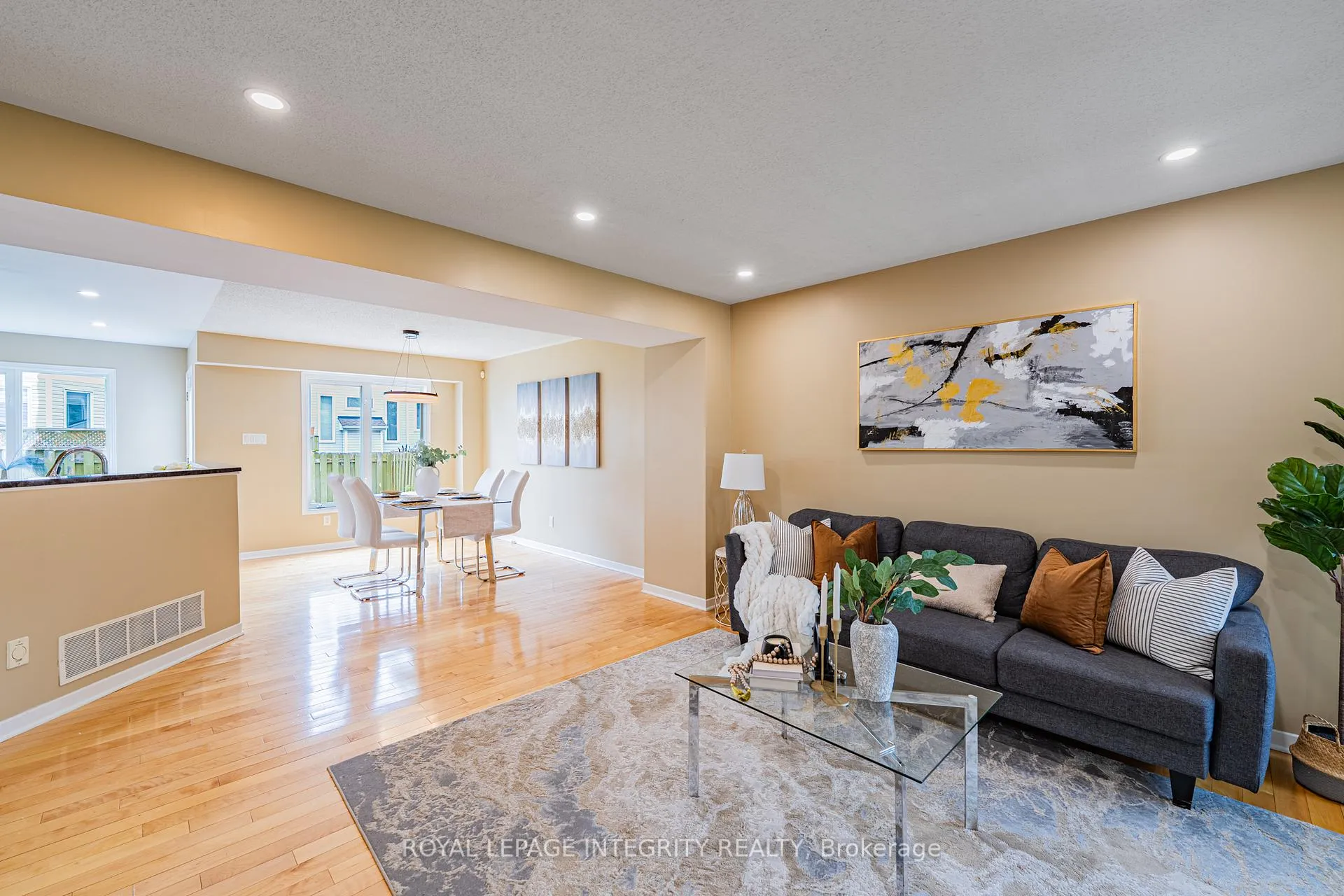Photo 10 of 1213 Clyde Avenue, Ottawa, Central Park — HOMEH