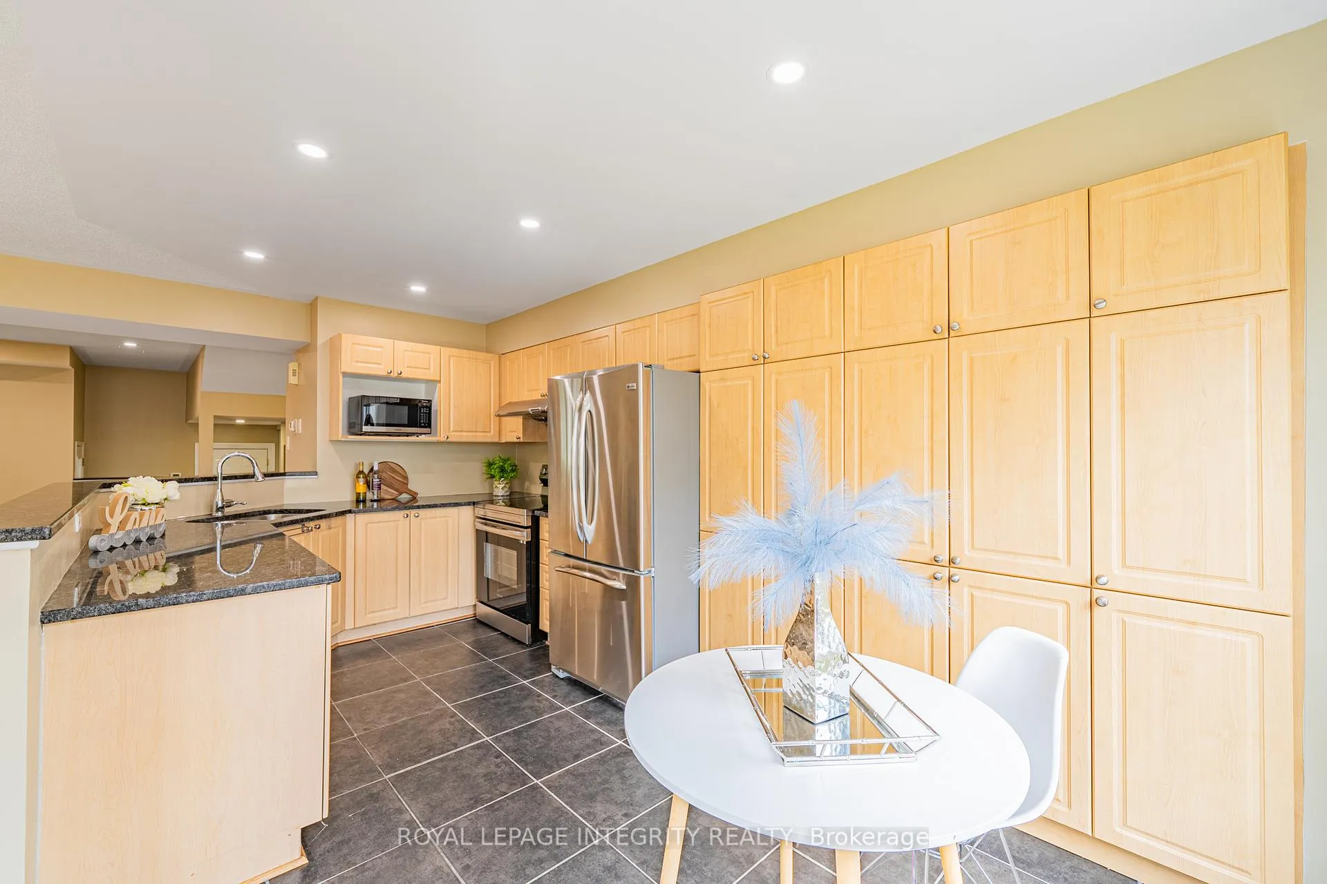 Photo 14 of 1213 Clyde Avenue, Ottawa, Central Park — HOMEH
