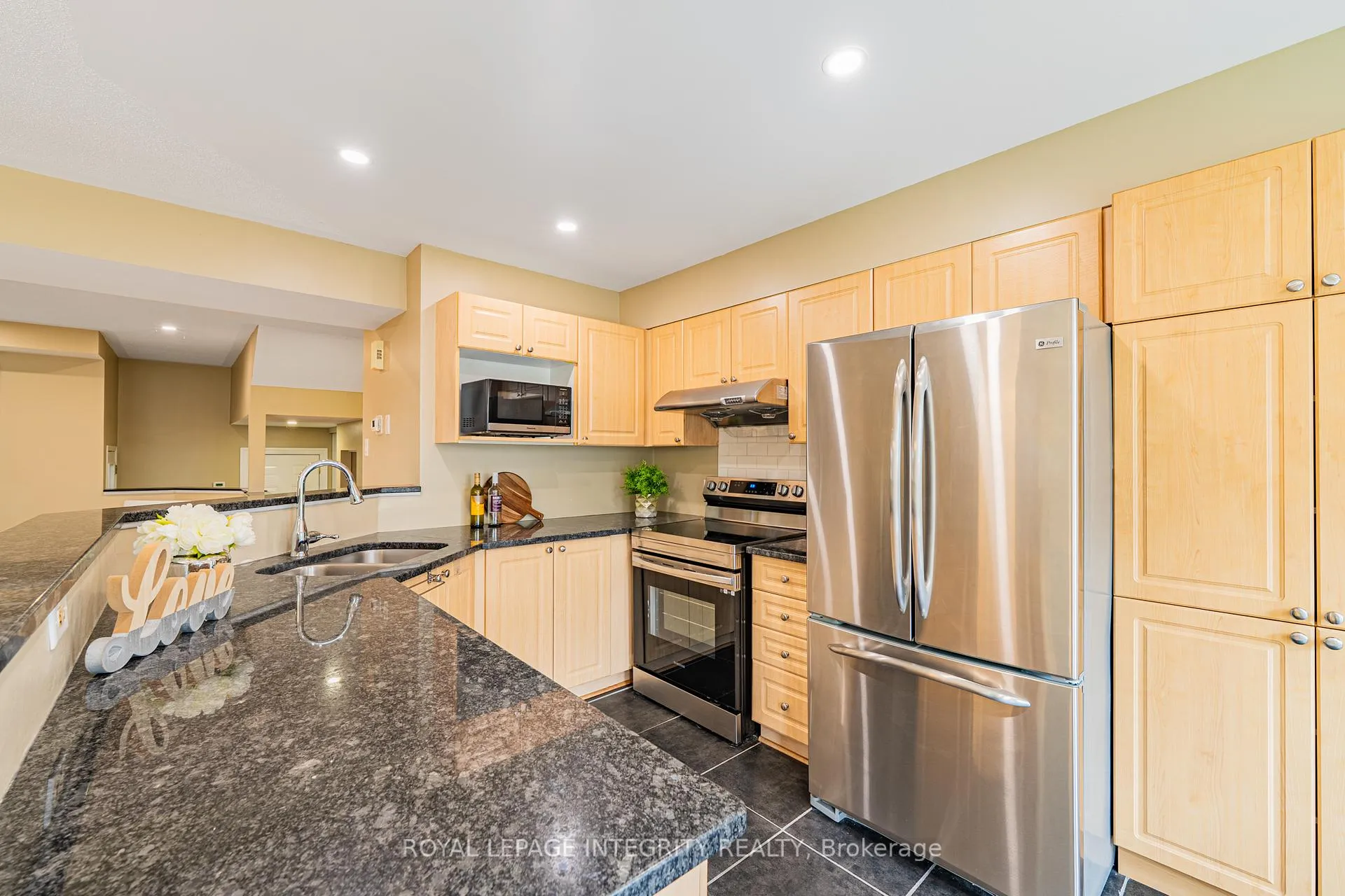 Photo 17 of 1213 Clyde Avenue, Ottawa, Central Park — HOMEH