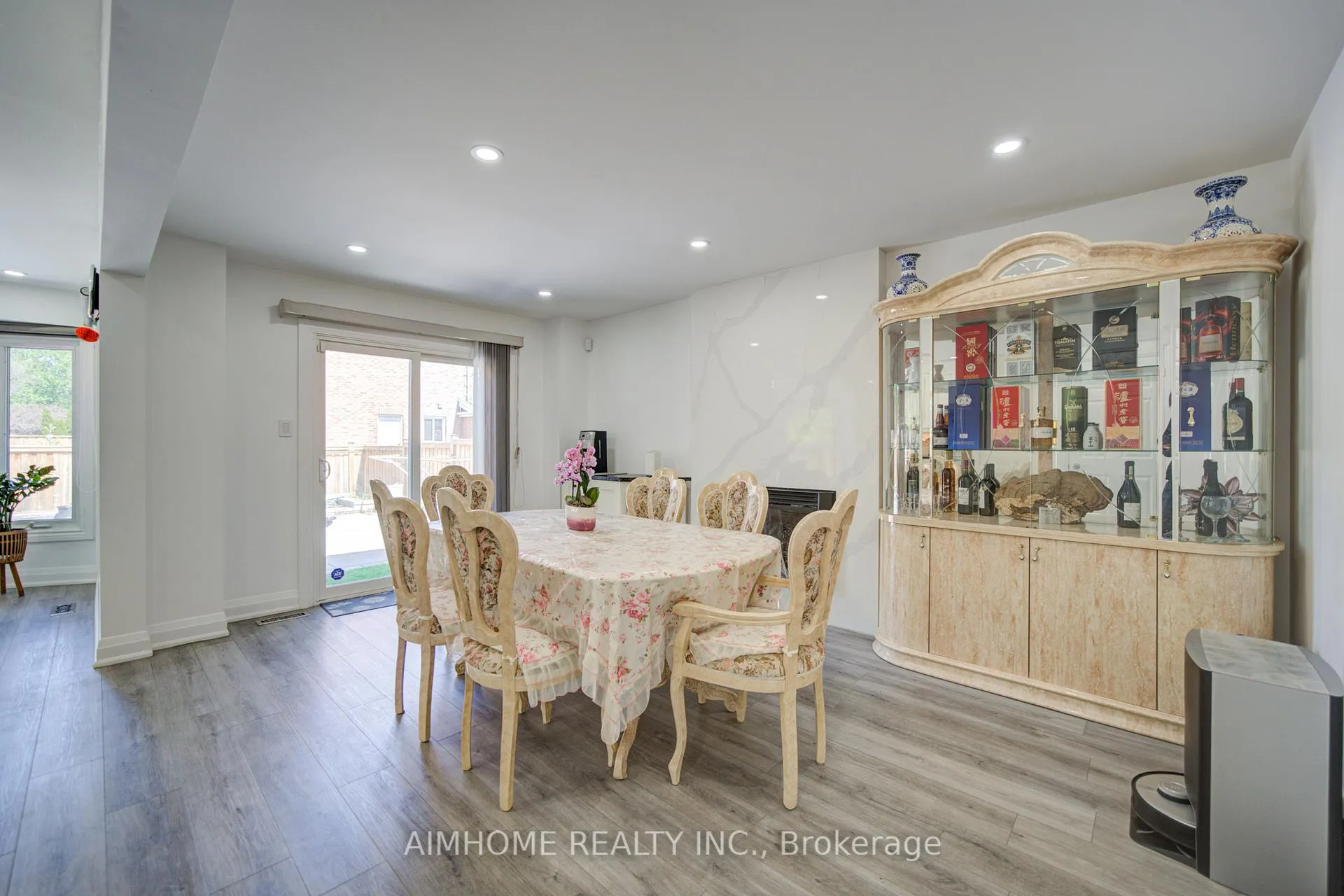 Photo 16 of 17 Garnish Green, Markham, Markham Village — HOMEH