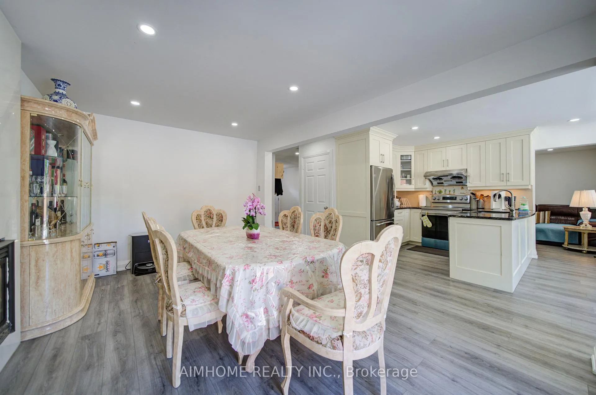 Photo 18 of 17 Garnish Green, Markham, Markham Village — HOMEH