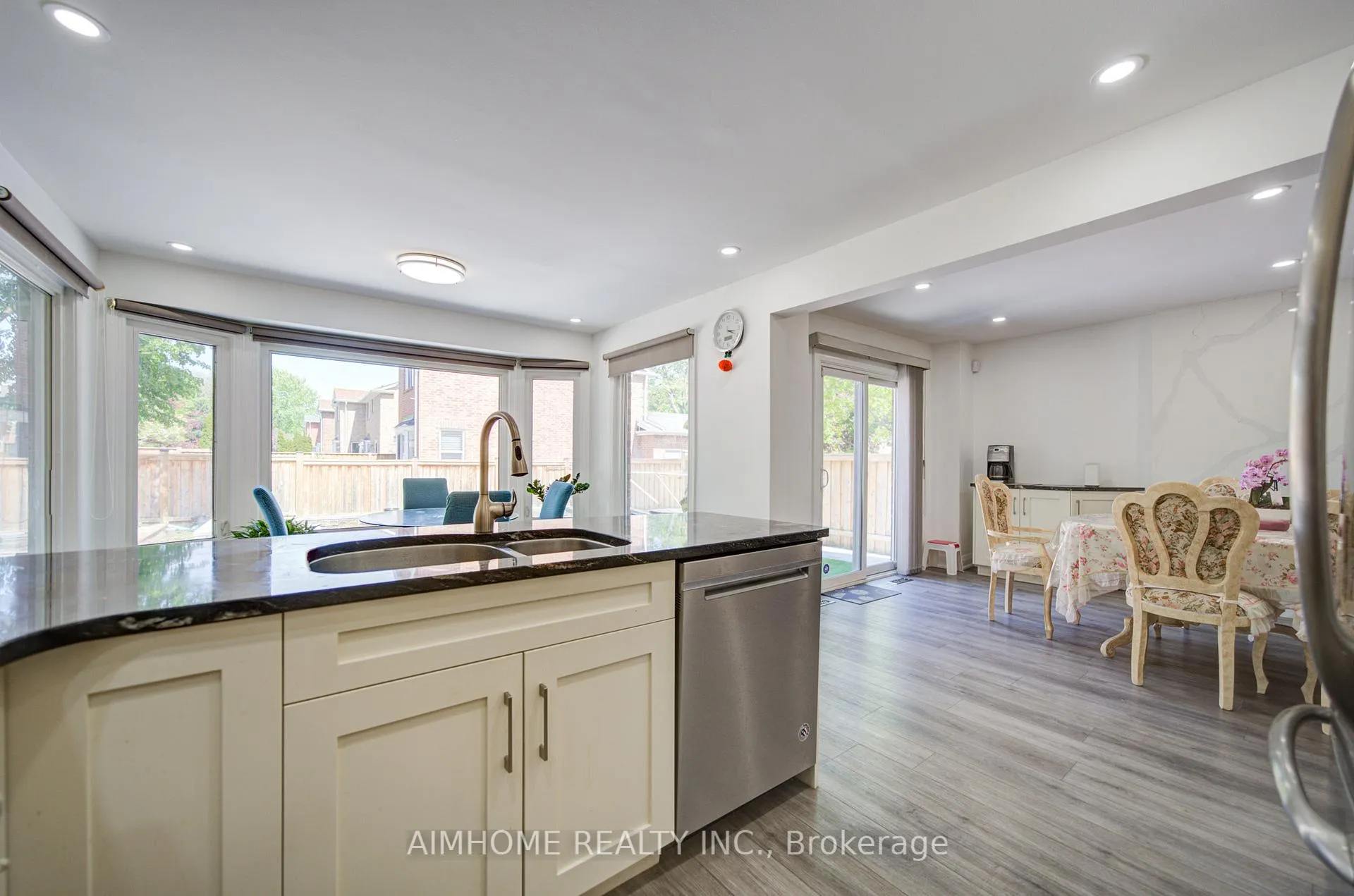 Photo 19 of 17 Garnish Green, Markham, Markham Village — HOMEH