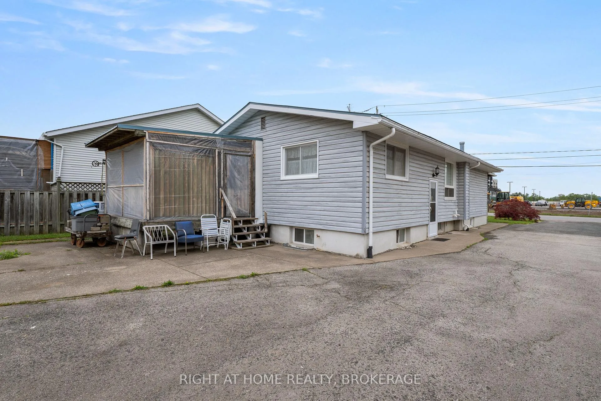 Photo 7 of 133 Quaker Road, Welland, N. Welland — HOMEH