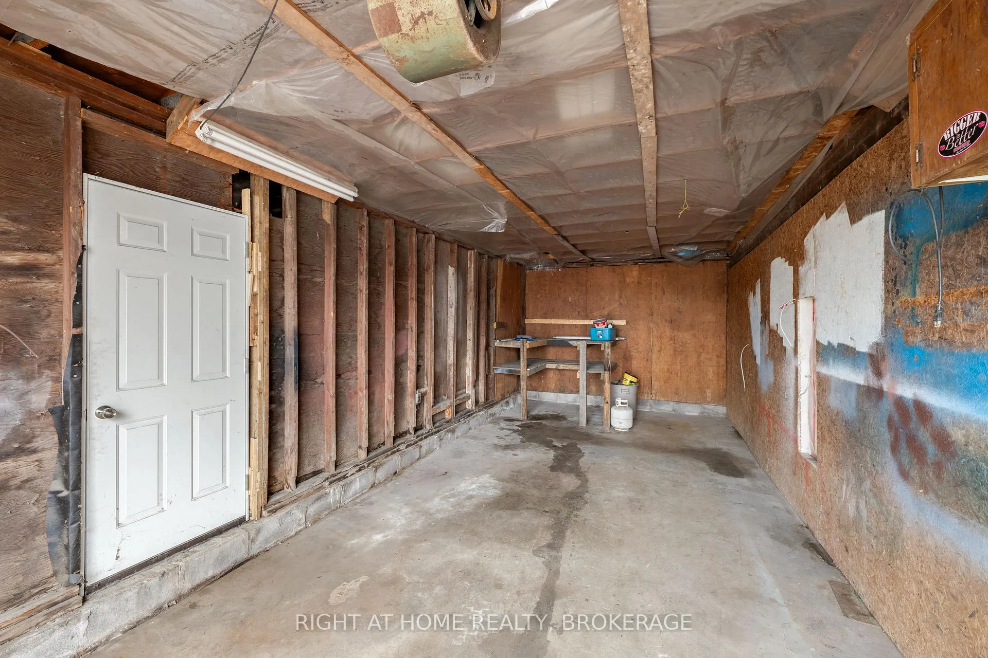 Photo 9 of 133 Quaker Road, Welland, N. Welland — HOMEH