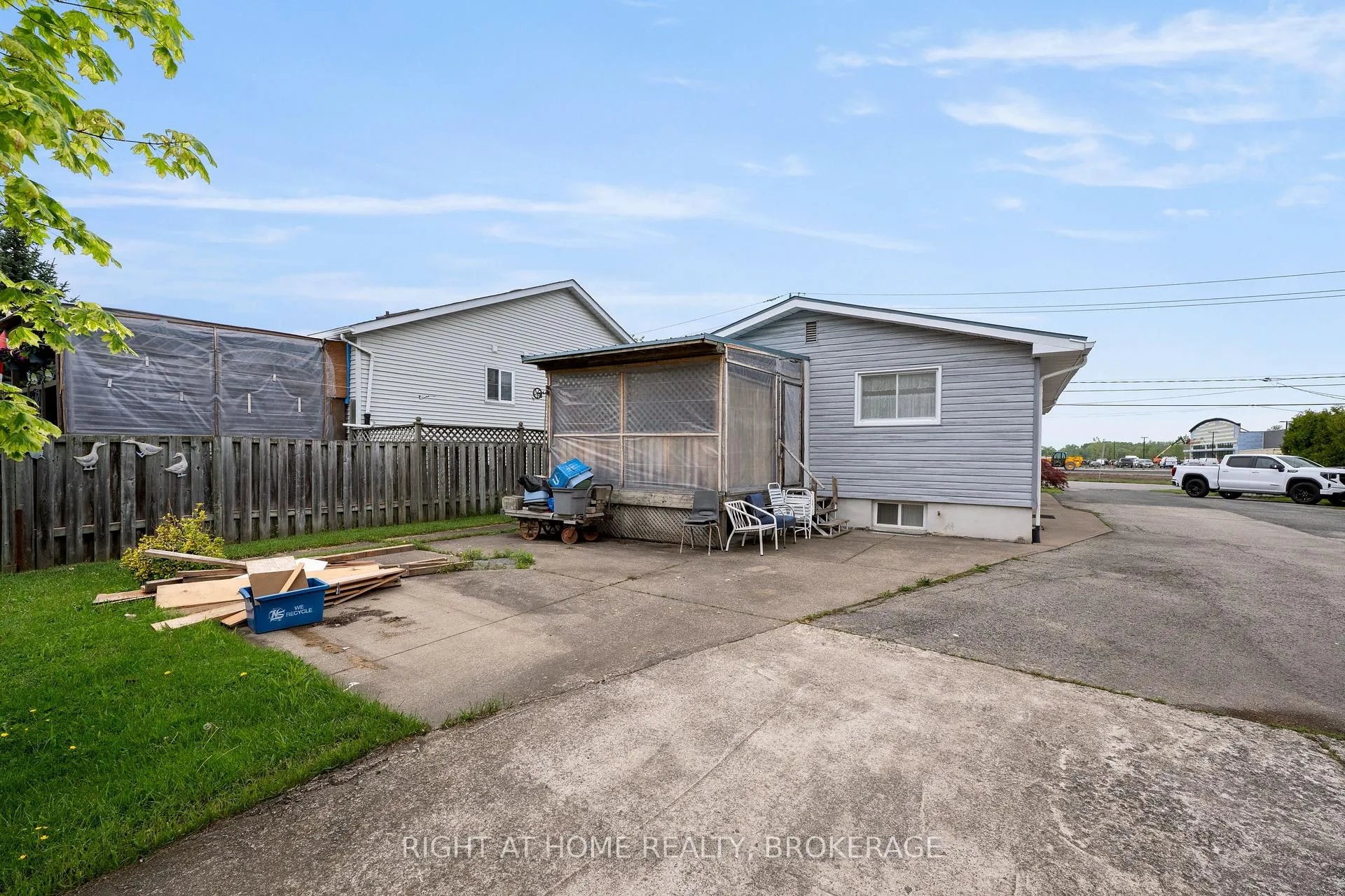 Photo 10 of 133 Quaker Road, Welland, N. Welland — HOMEH