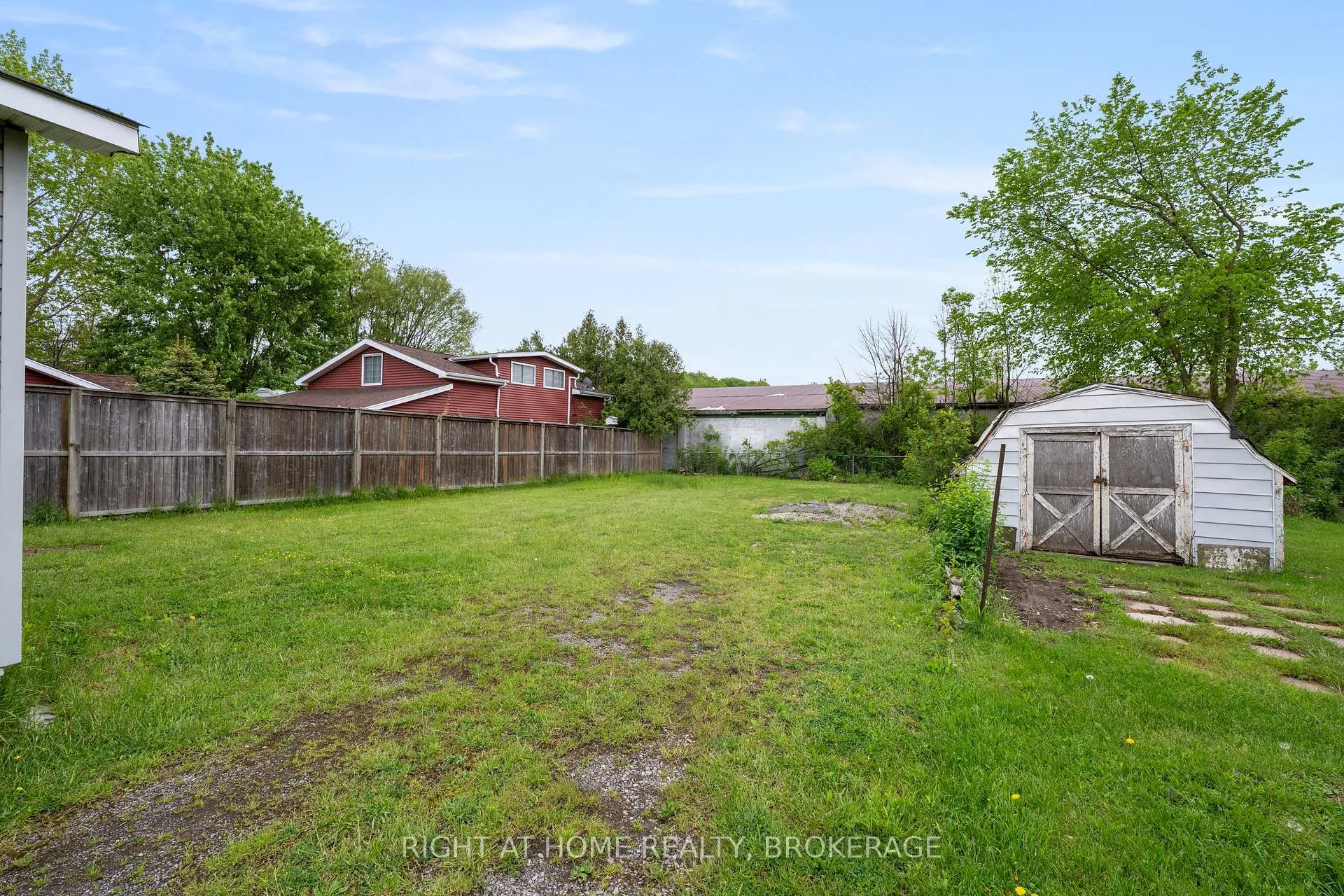 Photo 11 of 133 Quaker Road, Welland, N. Welland — HOMEH