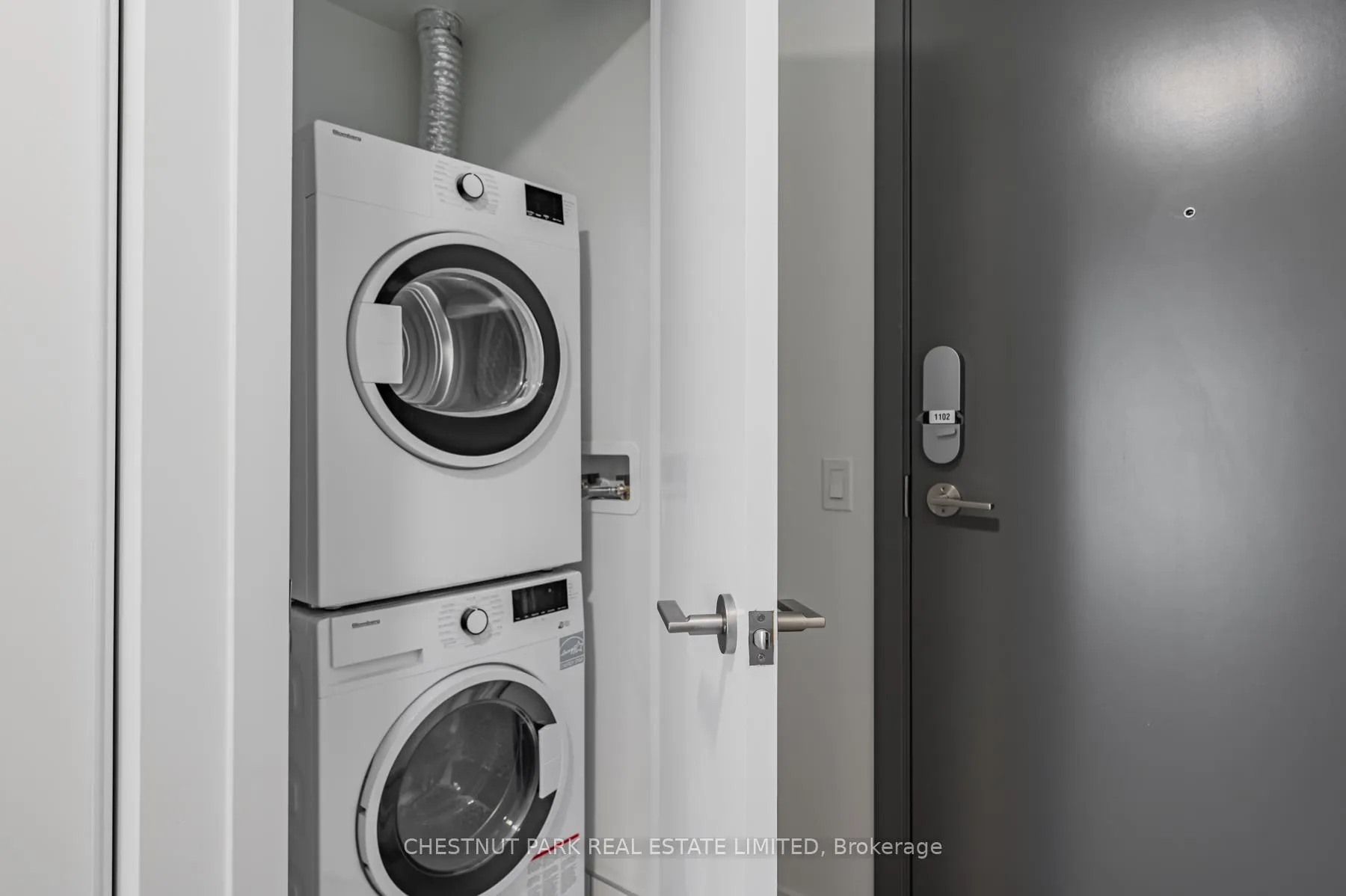 Photo 3 of Unit 1102, 9 Tecumseth Street, Toronto, Niagara — HOMEH