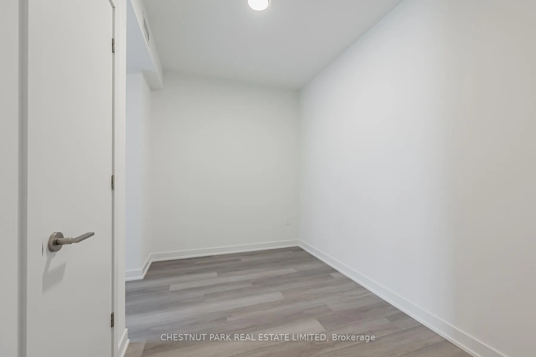Photo 8 of Unit 1102, 9 Tecumseth Street, Toronto, Niagara — HOMEH
