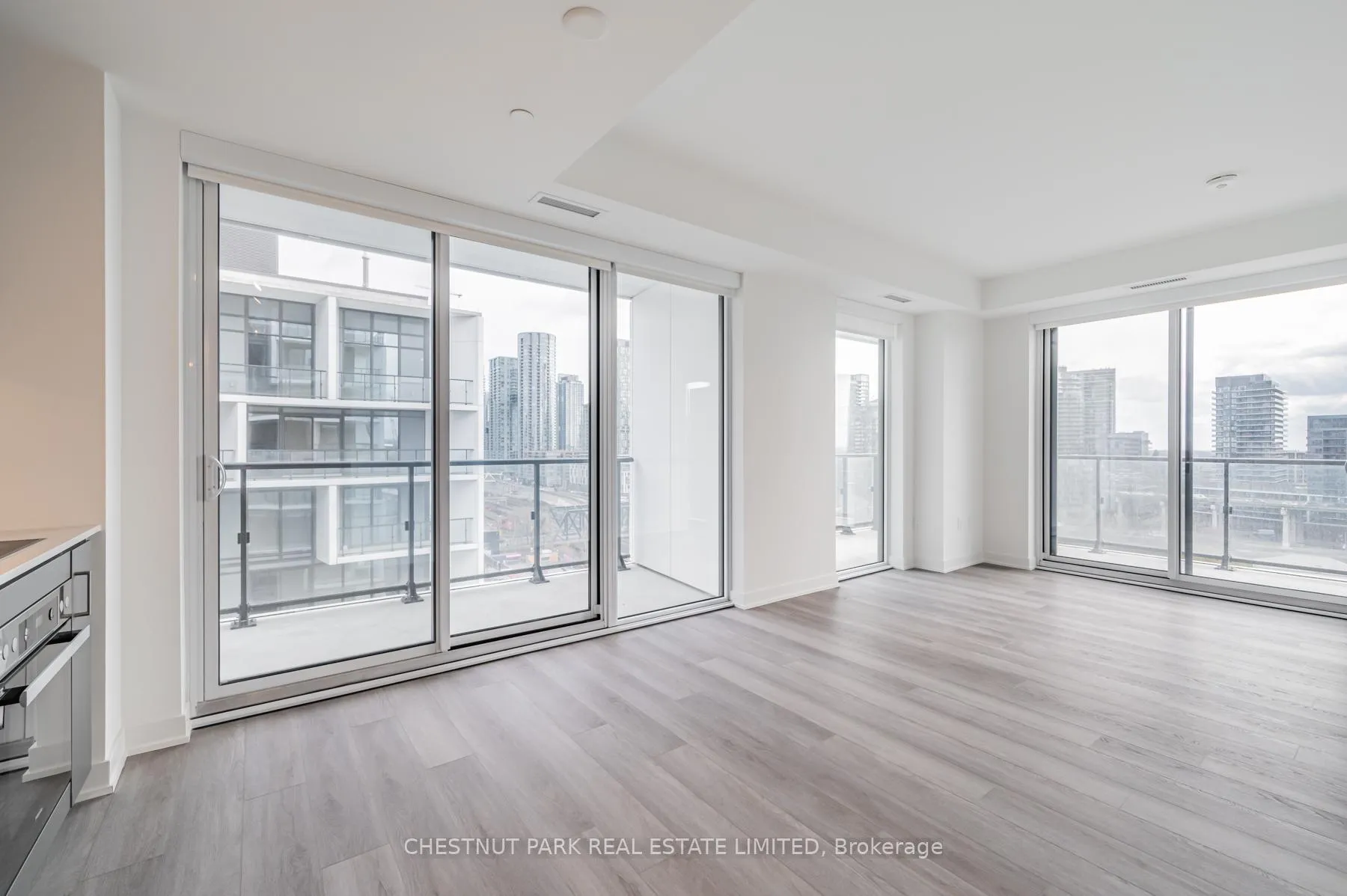 Photo 10 of Unit 1102, 9 Tecumseth Street, Toronto, Niagara — HOMEH