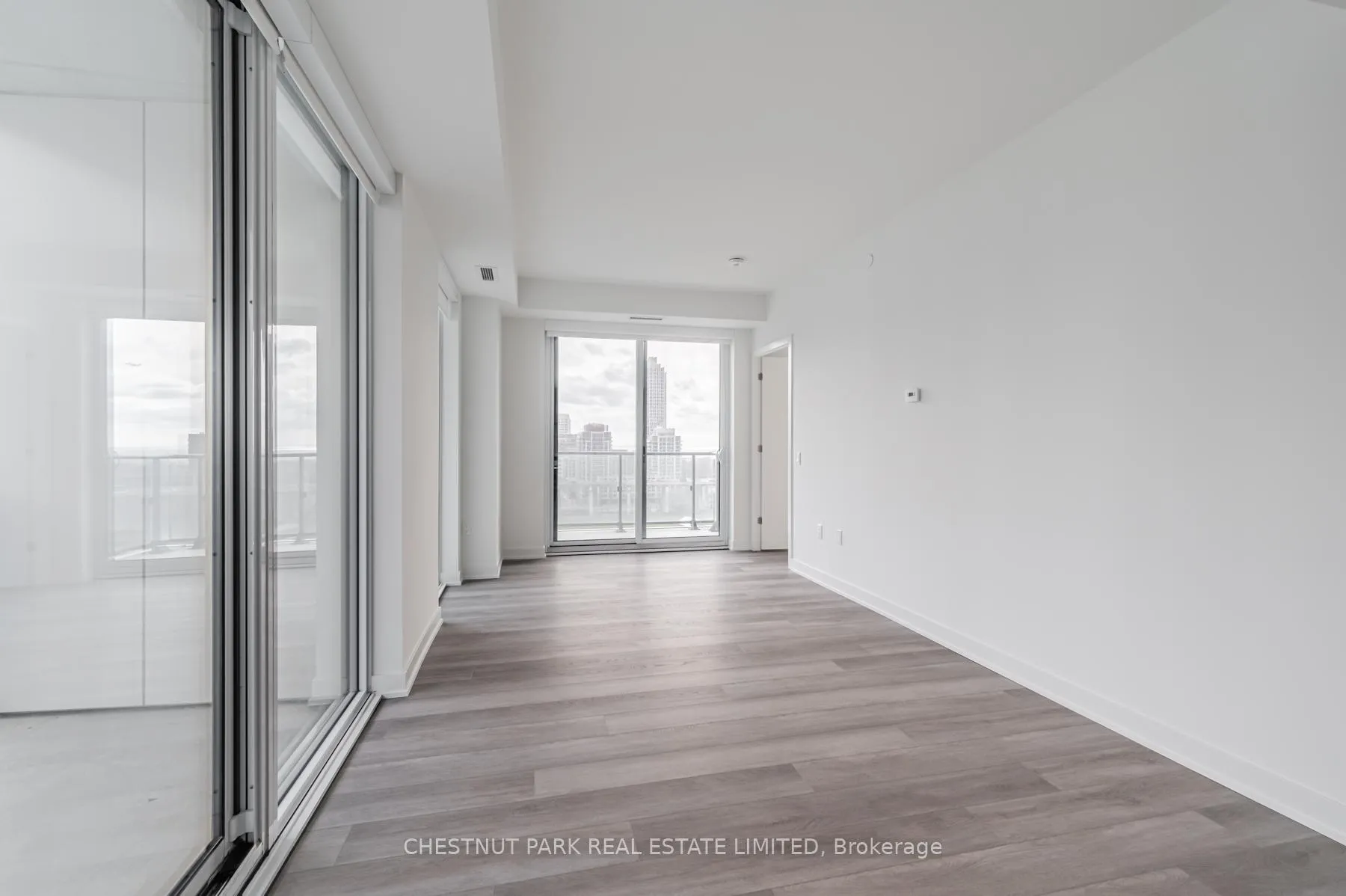 Photo 11 of Unit 1102, 9 Tecumseth Street, Toronto, Niagara — HOMEH