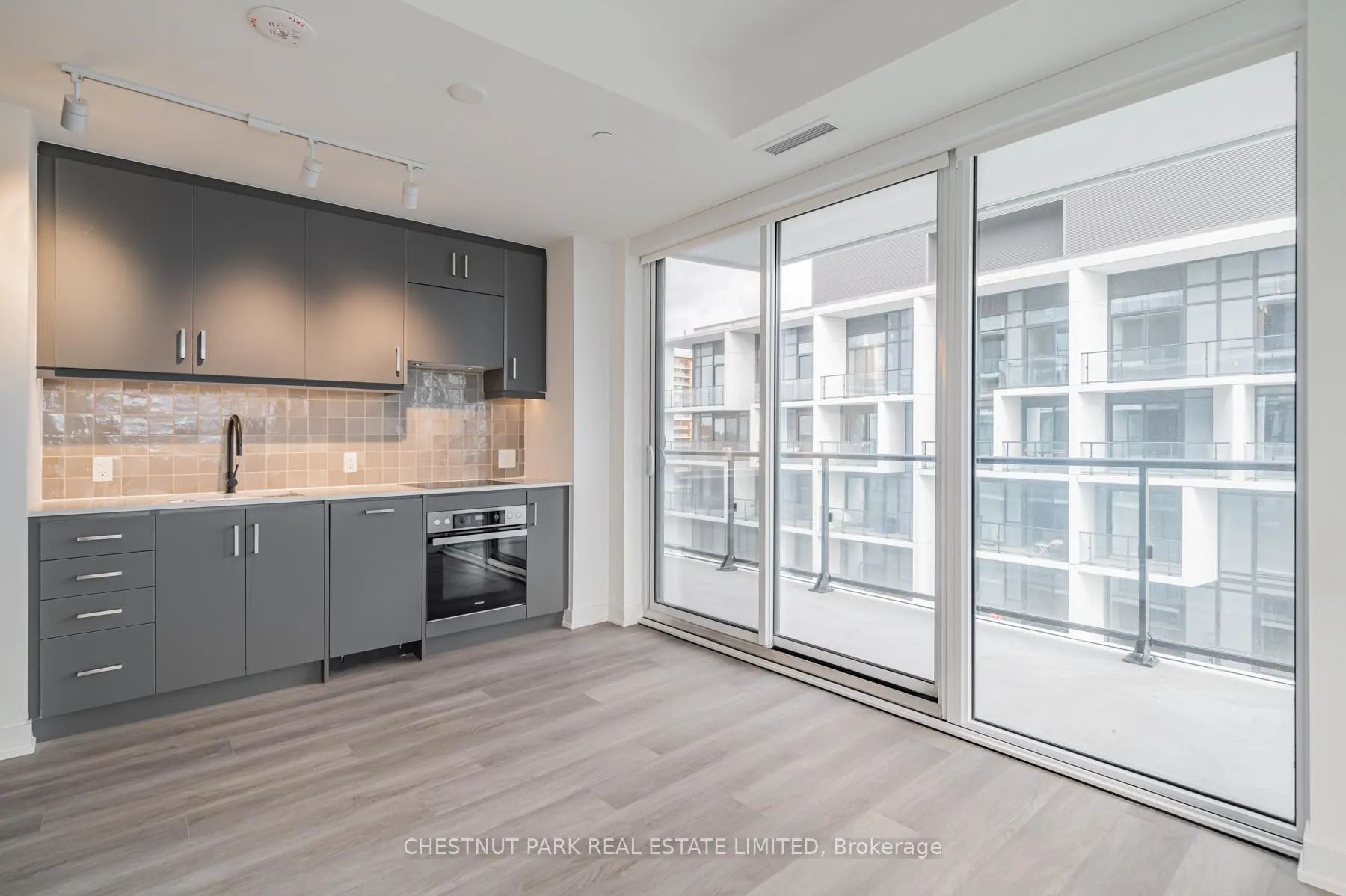 Photo 16 of Unit 1102, 9 Tecumseth Street, Toronto, Niagara — HOMEH