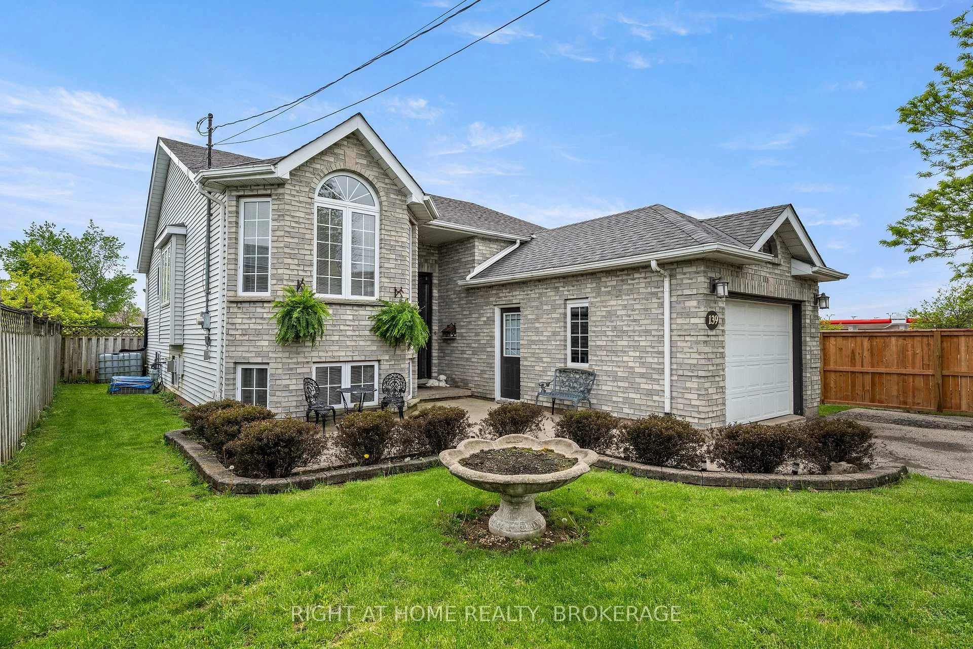 Photo 8 of 139 Quaker Road, Welland, N. Welland — HOMEH