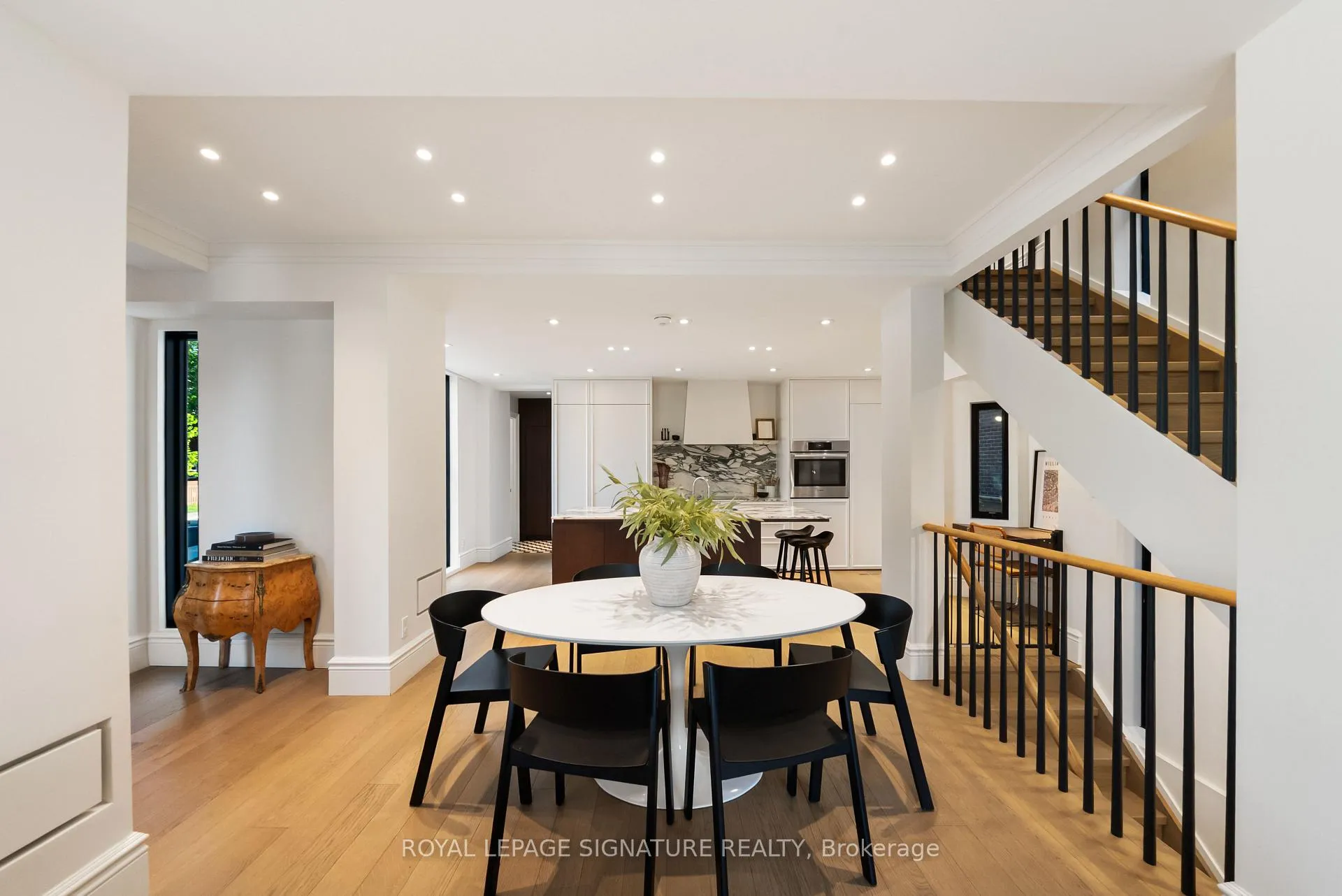 Photo 10 of 186 Humewood Drive, Toronto, Humewood-Cedarvale — HOMEH