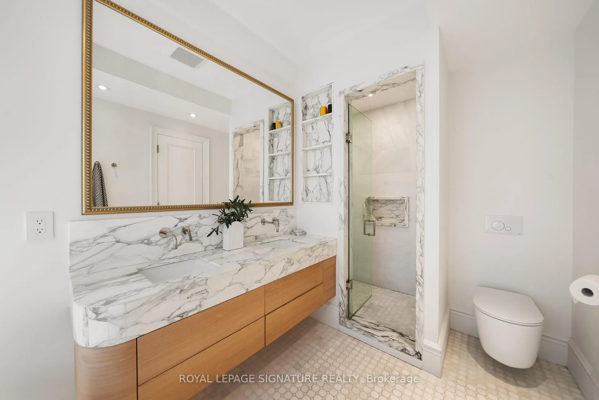 Photo 23 of 186 Humewood Drive, Toronto, Humewood-Cedarvale — HOMEH