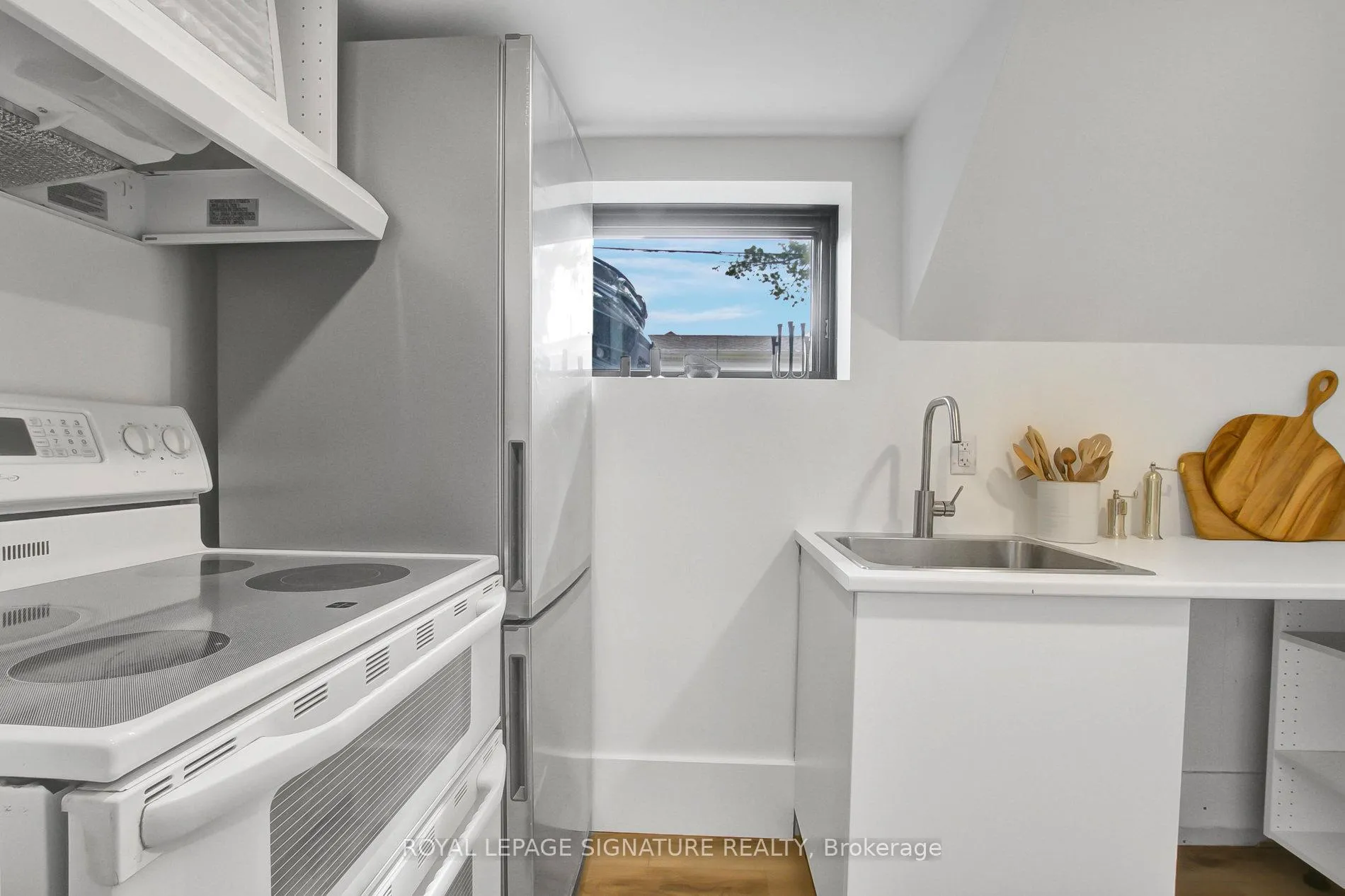 Photo 36 of 186 Humewood Drive, Toronto, Humewood-Cedarvale — HOMEH