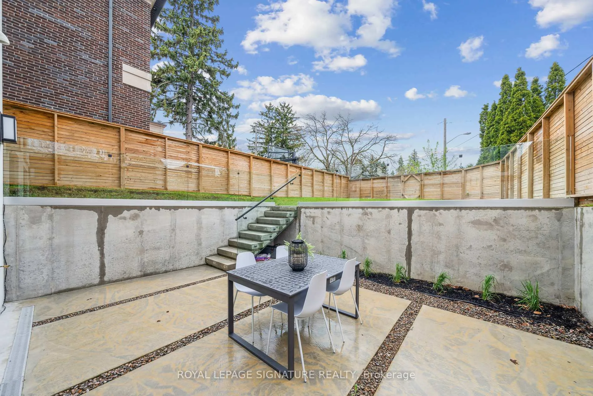 Photo 39 of 186 Humewood Drive, Toronto, Humewood-Cedarvale — HOMEH