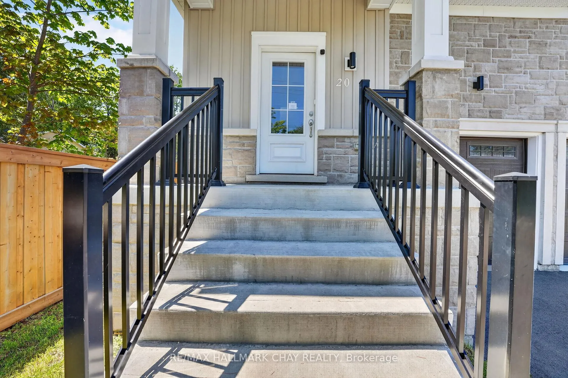 Photo 3 of 20 62 Street S, Wasaga Beach — HOMEH