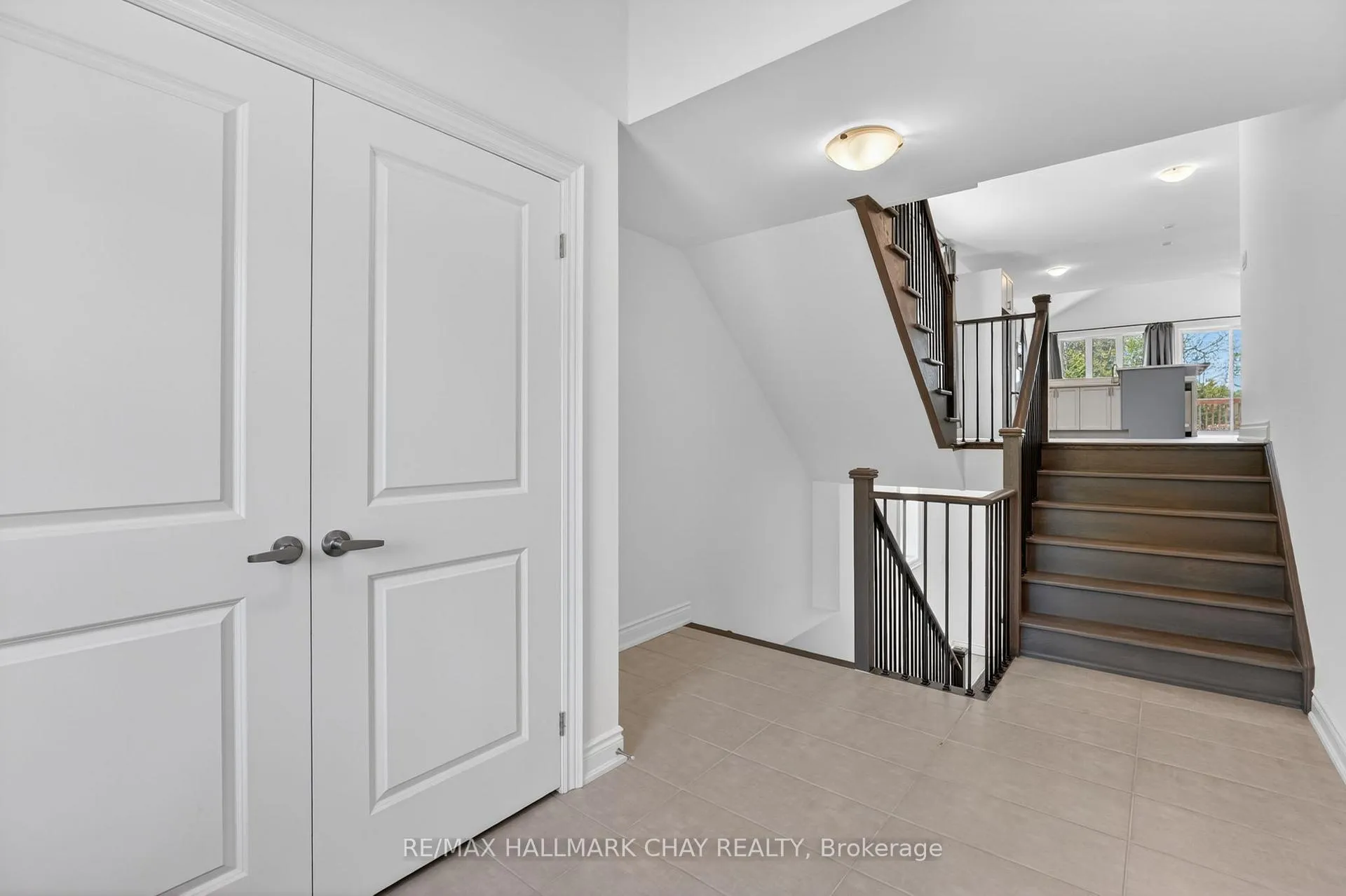Photo 5 of 20 62 Street S, Wasaga Beach — HOMEH