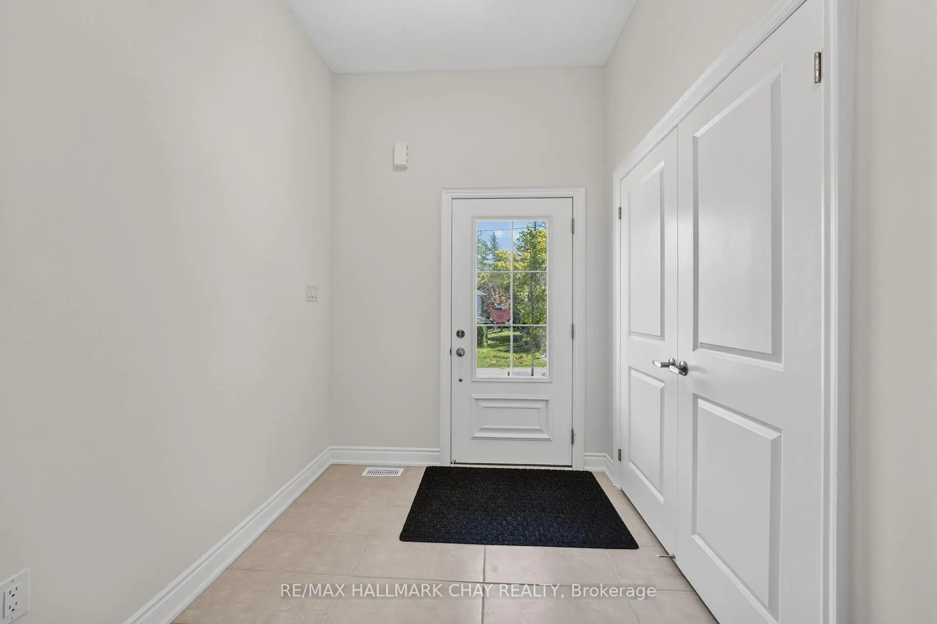 Photo 6 of 20 62 Street S, Wasaga Beach — HOMEH