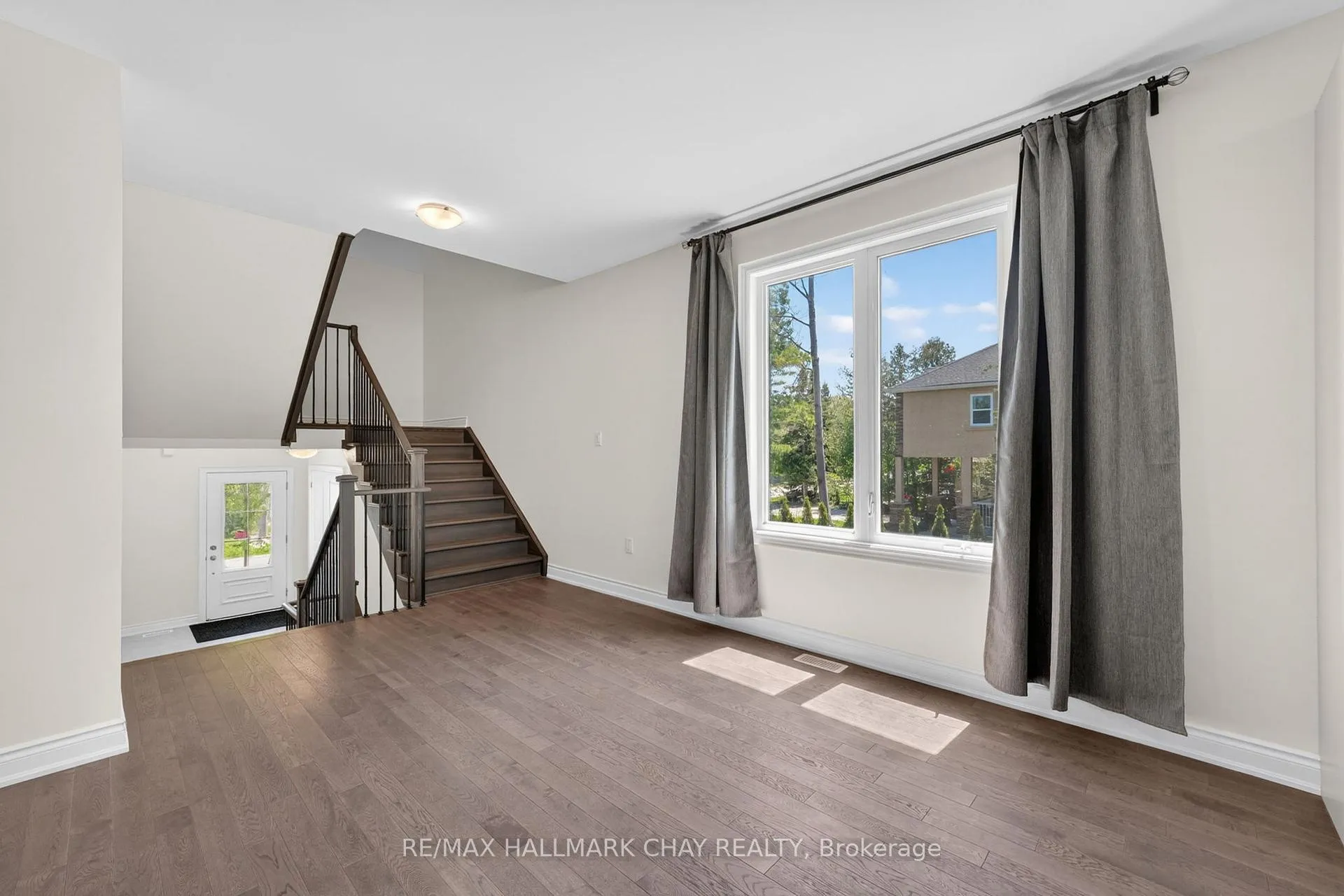 Photo 9 of 20 62 Street S, Wasaga Beach — HOMEH