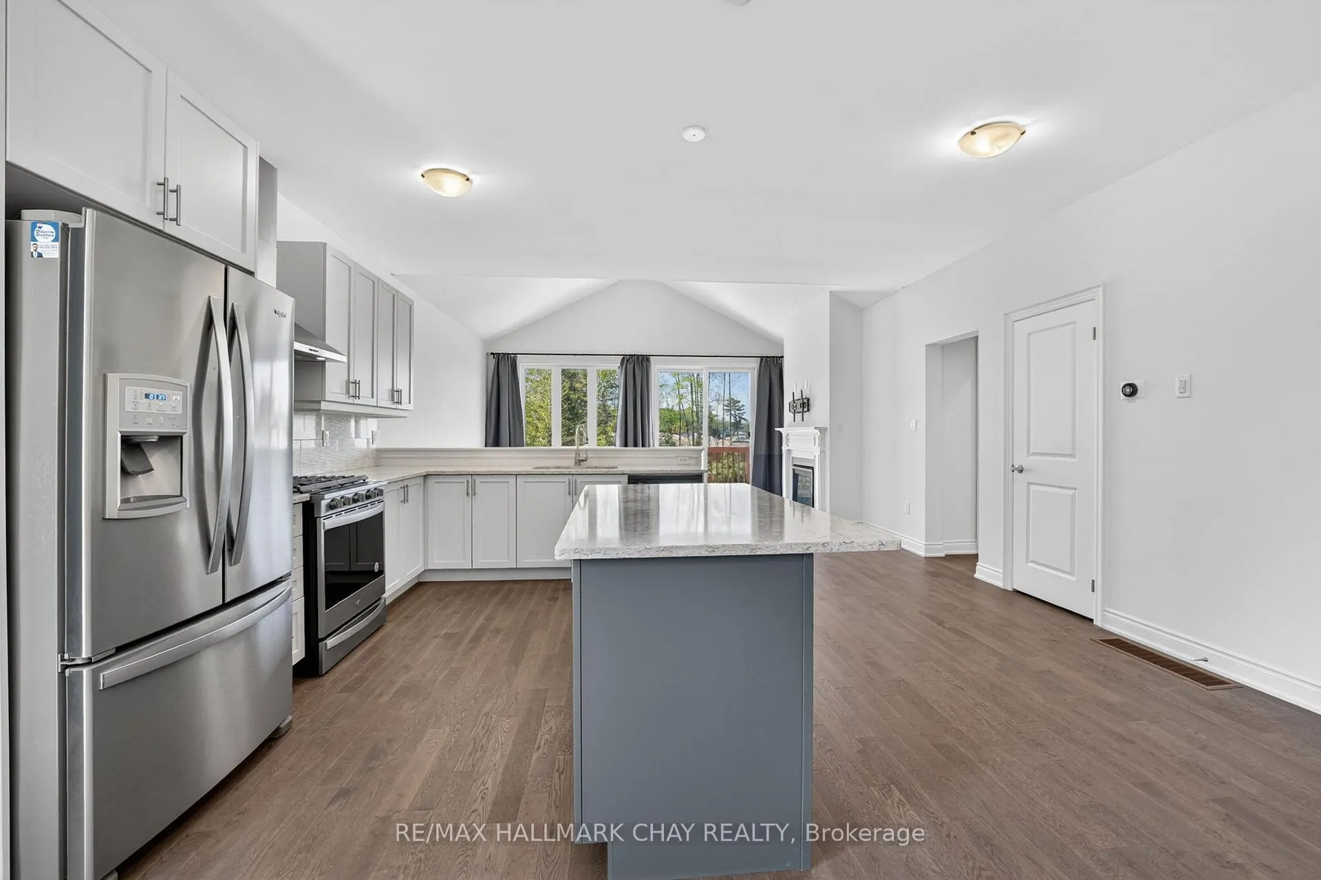 Photo 10 of 20 62 Street S, Wasaga Beach — HOMEH