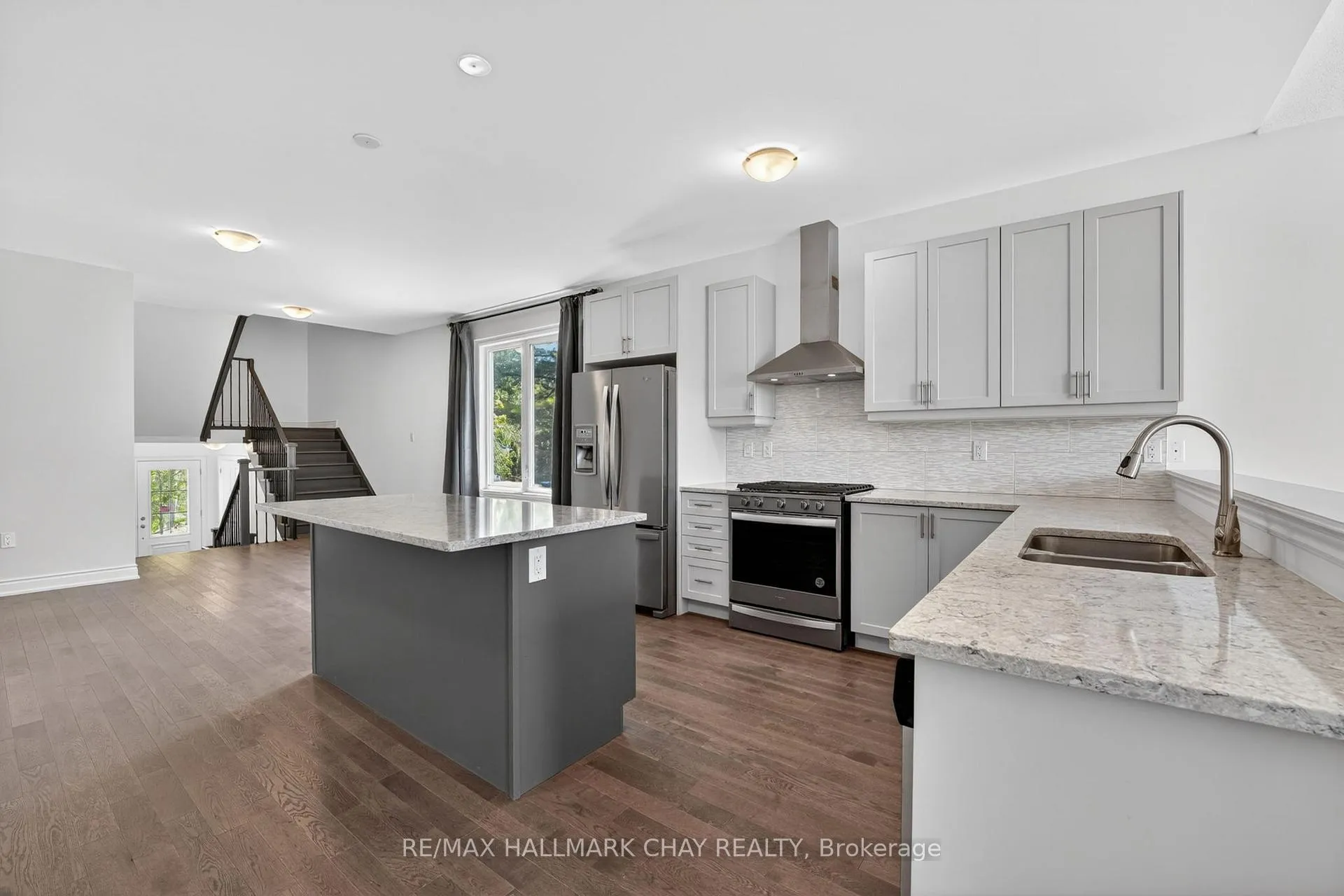 Photo 12 of 20 62 Street S, Wasaga Beach — HOMEH