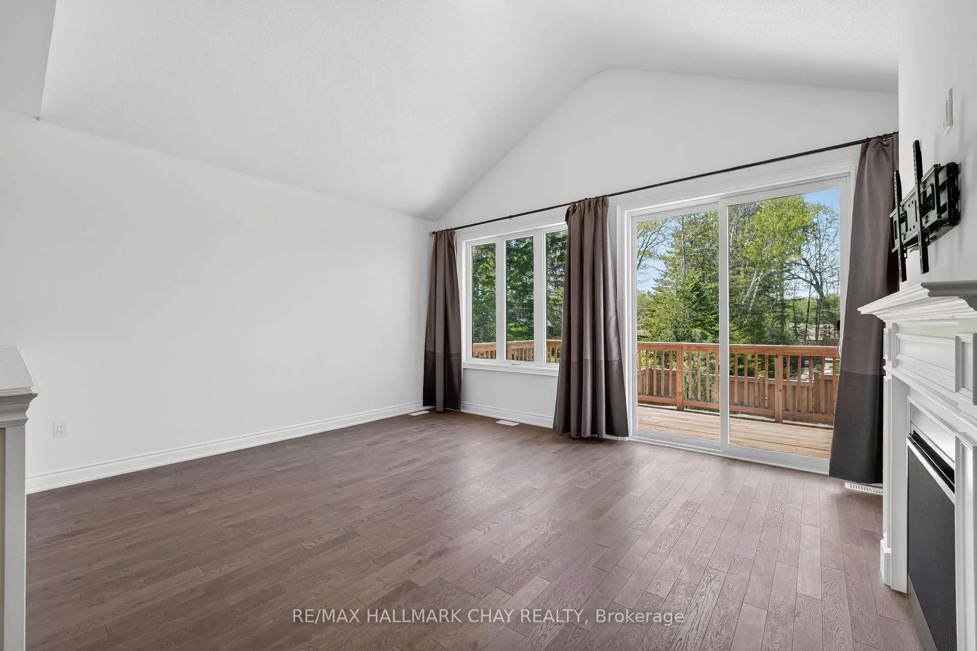 Photo 14 of 20 62 Street S, Wasaga Beach — HOMEH