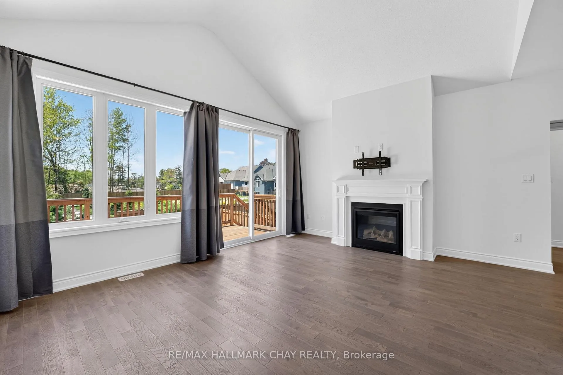 Photo 15 of 20 62 Street S, Wasaga Beach — HOMEH