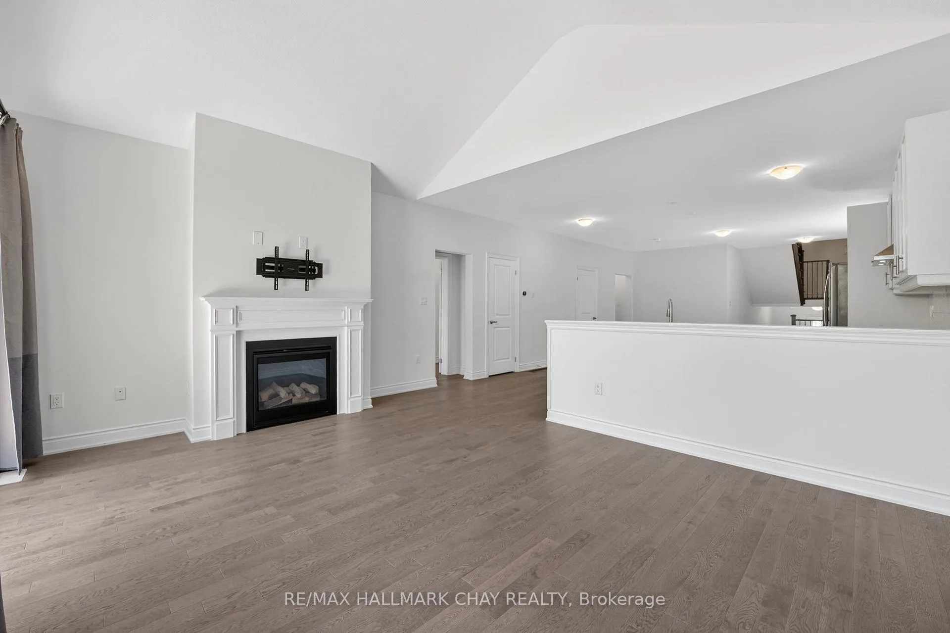 Photo 16 of 20 62 Street S, Wasaga Beach — HOMEH