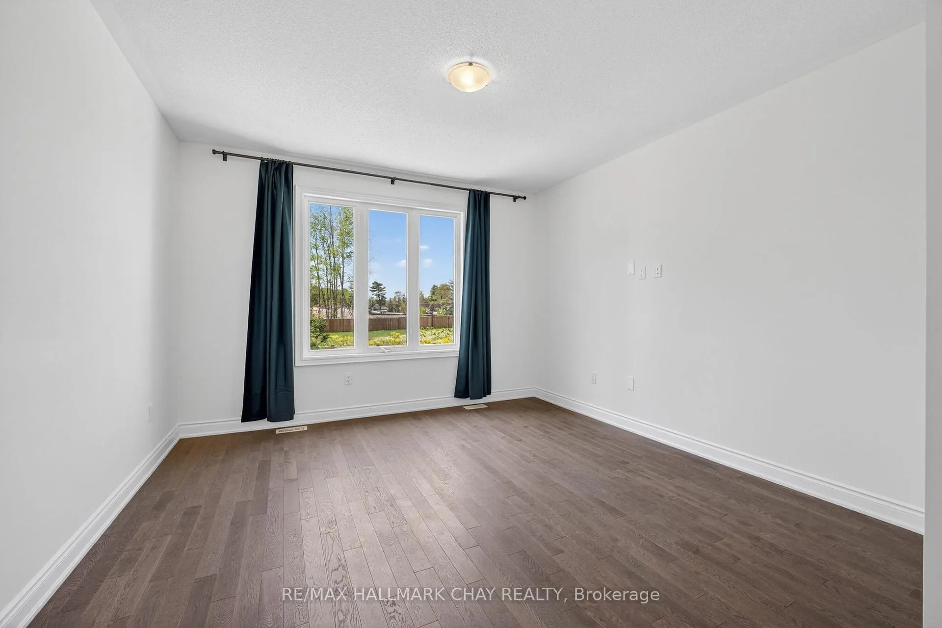 Photo 17 of 20 62 Street S, Wasaga Beach — HOMEH