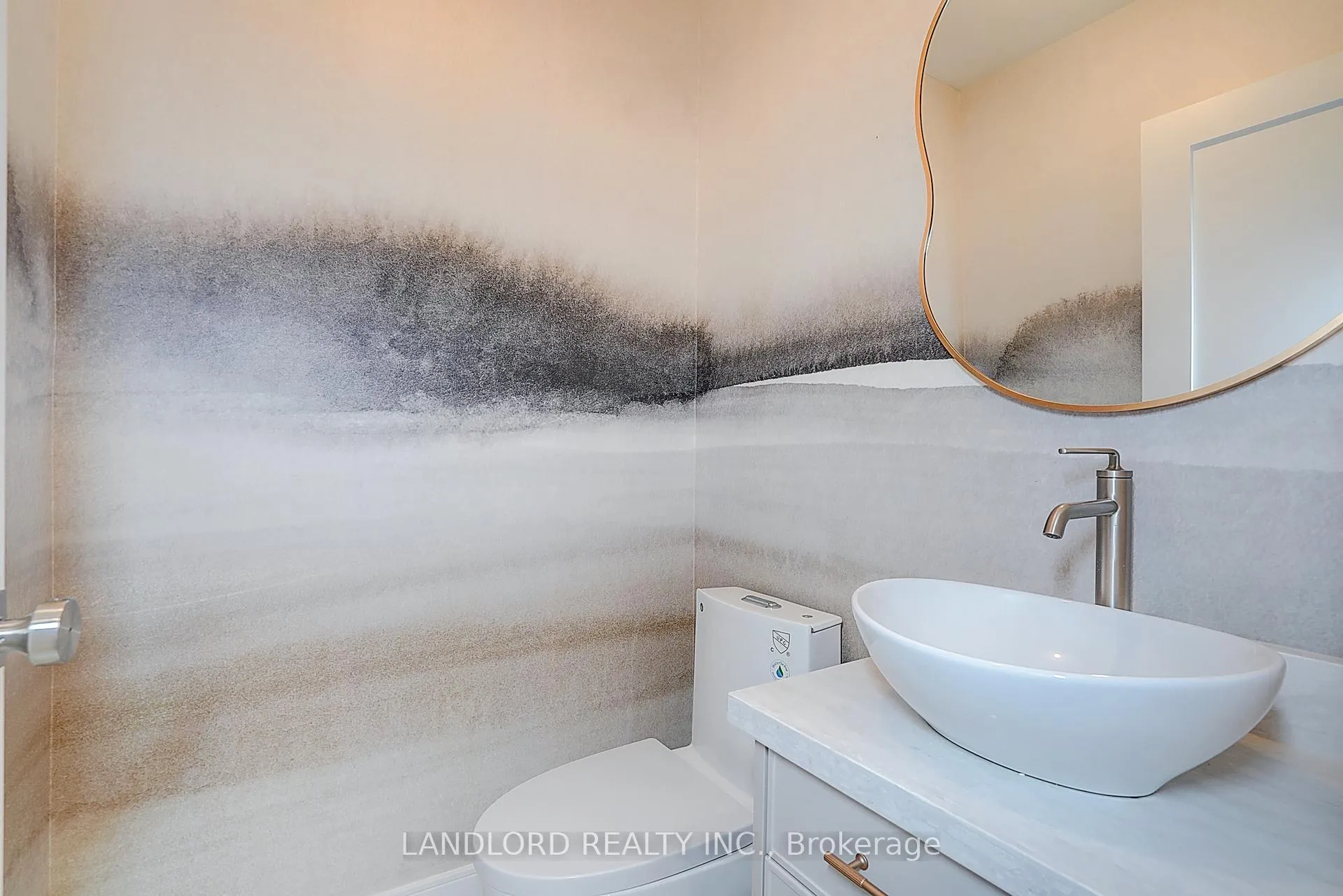 Photo 5 of Unit Unit 2, 1344 Pape Avenue, Toronto, Broadview North — HOMEH