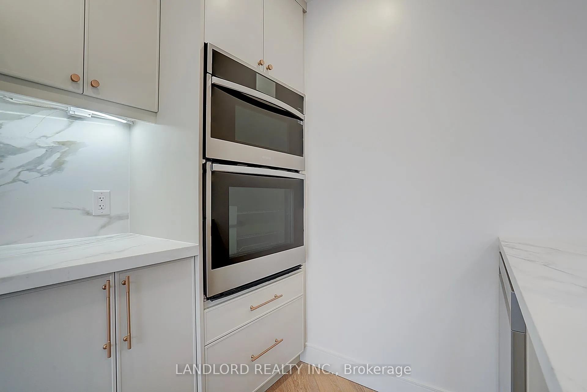 Photo 18 of Unit Unit 2, 1344 Pape Avenue, Toronto, Broadview North — HOMEH