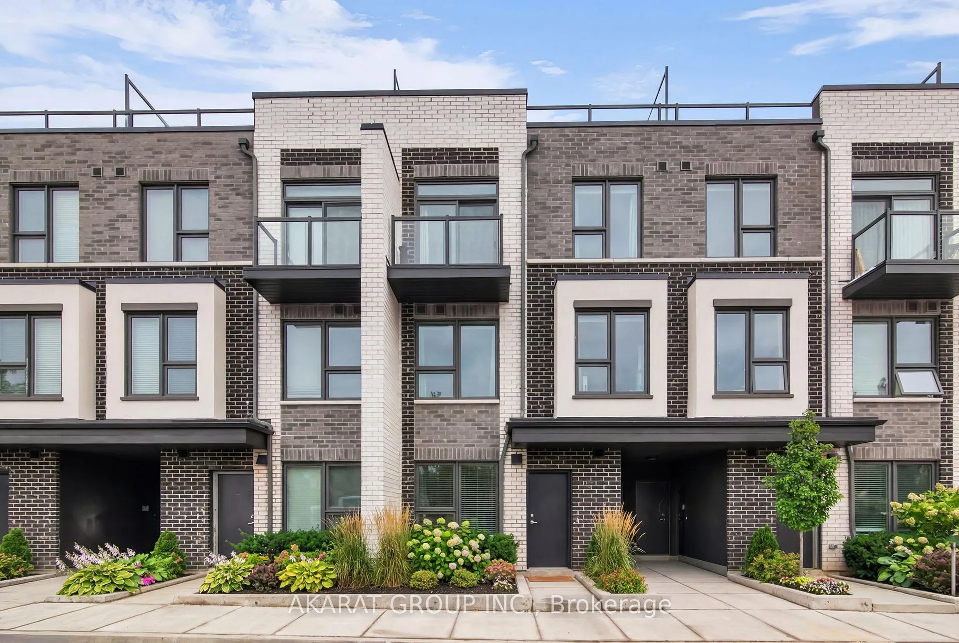 Front of Unit 13, 498 Plains Road E