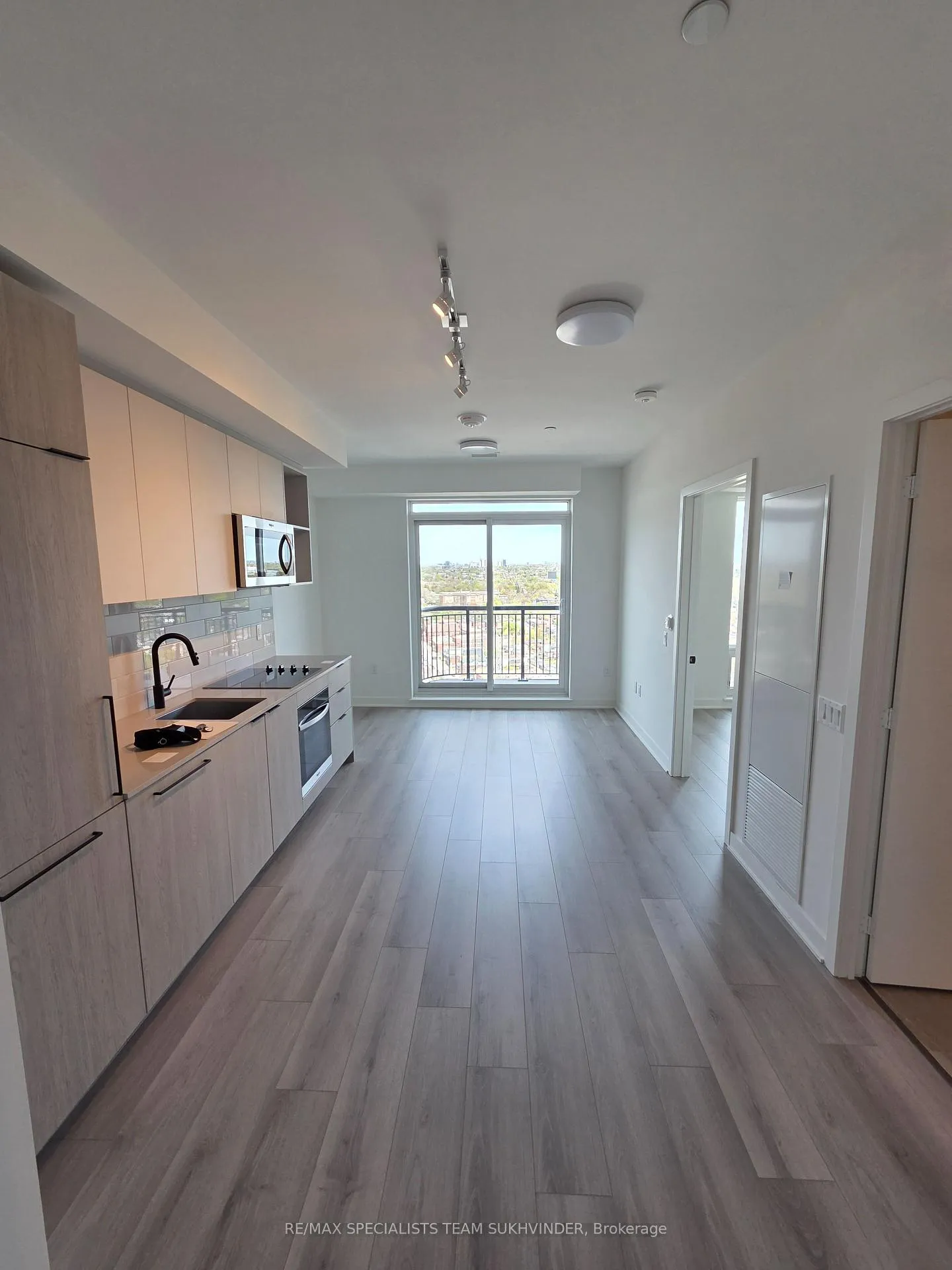 Front of Unit 2204, 1185 Dupont Street