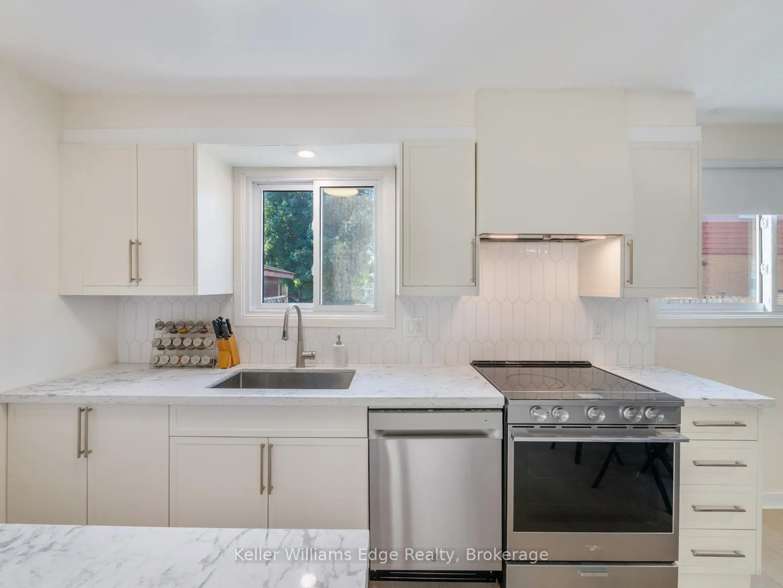 Photo 2 of 153 Dudhope Avenue, Cambridge — HOMEH