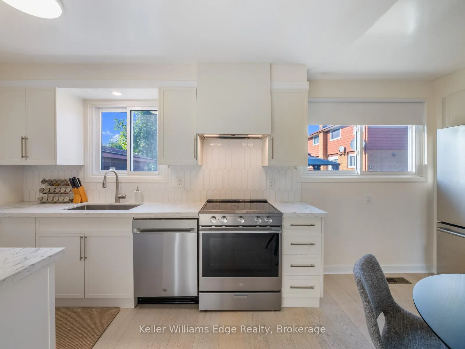 Photo 3 of 153 Dudhope Avenue, Cambridge — HOMEH