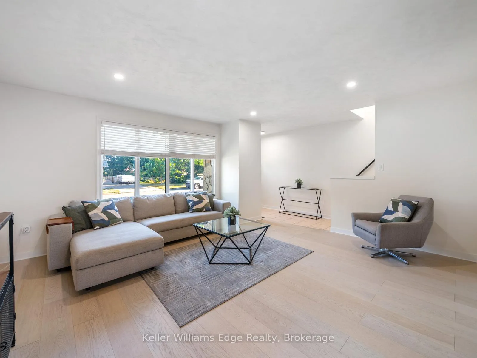 Photo 8 of 153 Dudhope Avenue, Cambridge — HOMEH