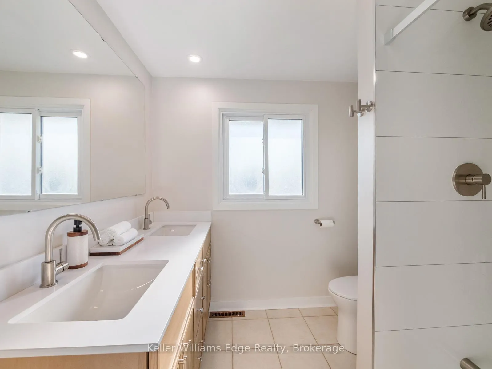 Photo 12 of 153 Dudhope Avenue, Cambridge — HOMEH